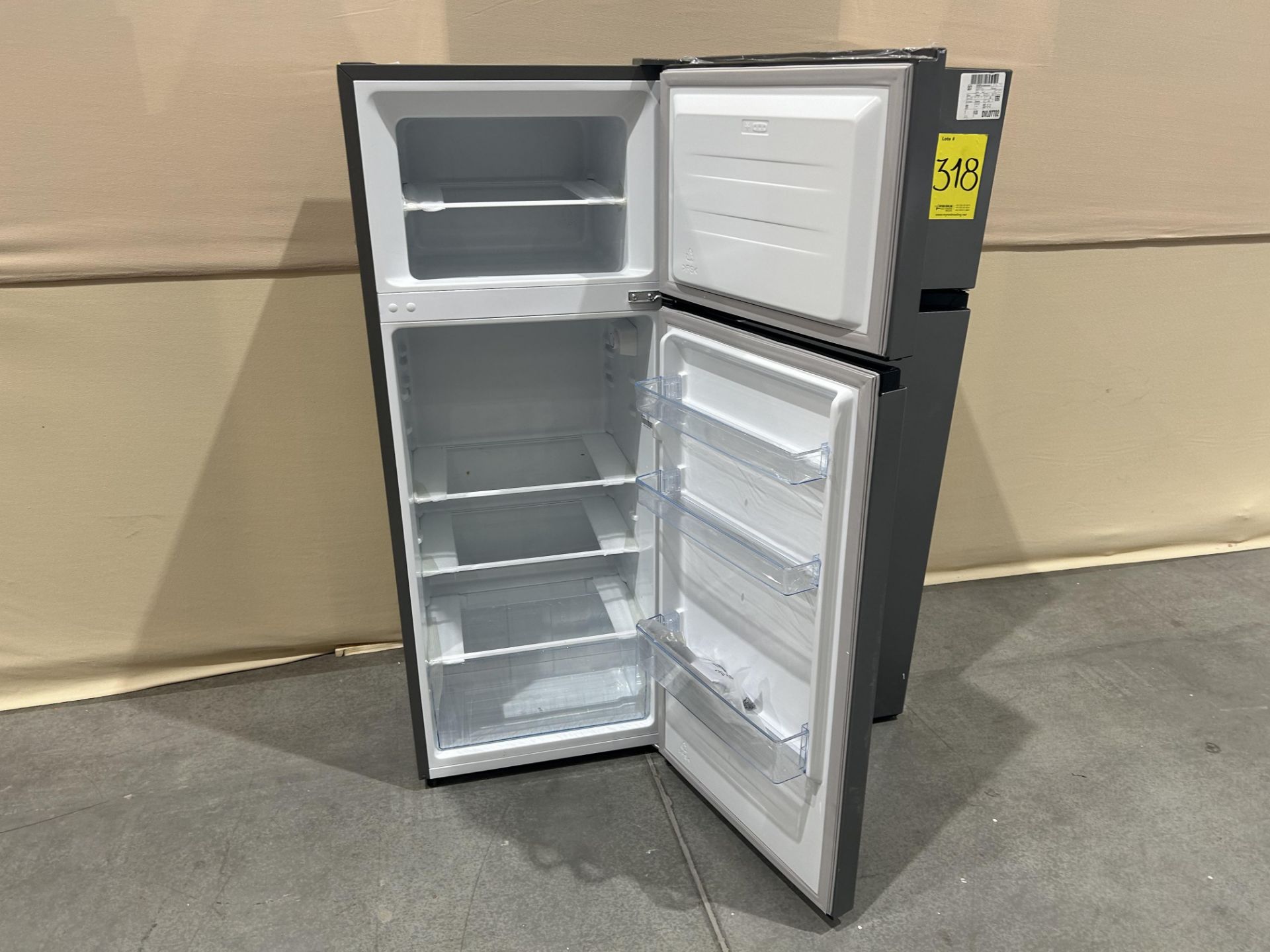Lote de 2 refrigeradores contiene: 1 refrigerador Marca HISENSE, Modelo RT80D6AGX, Serie P10076, Co - Image 6 of 7