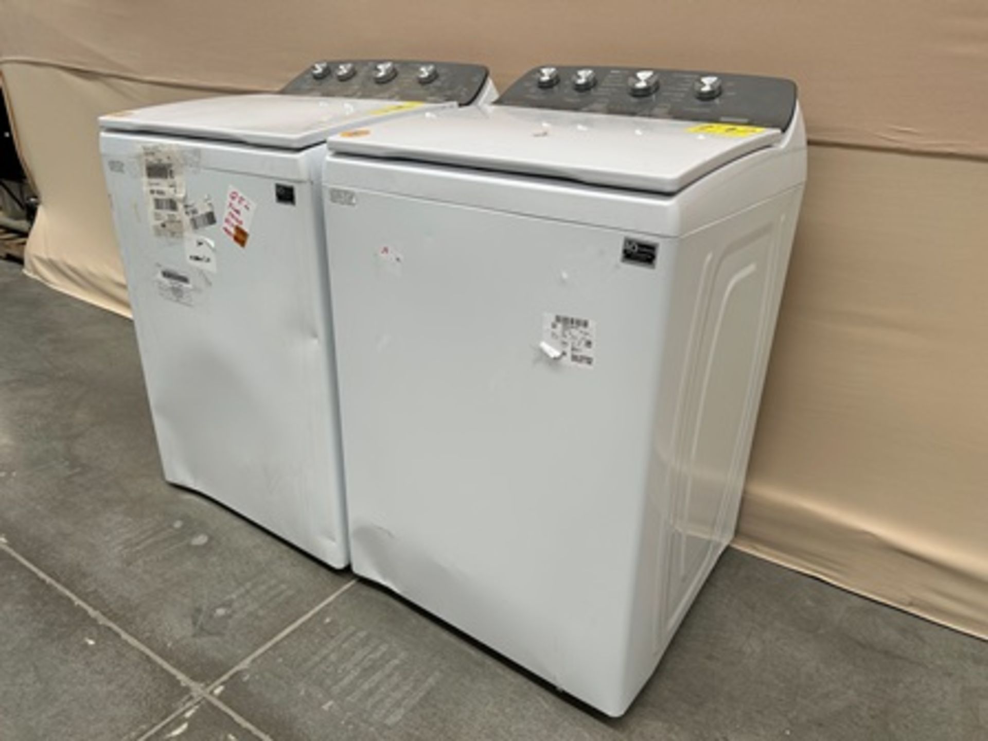 Lote de 2 lavadoras contiene: 1 Lavadora de 22 KG Marca WHIRPOOL, Modelo 8MWTW2224MPM0, Serie 77556 - Image 2 of 6