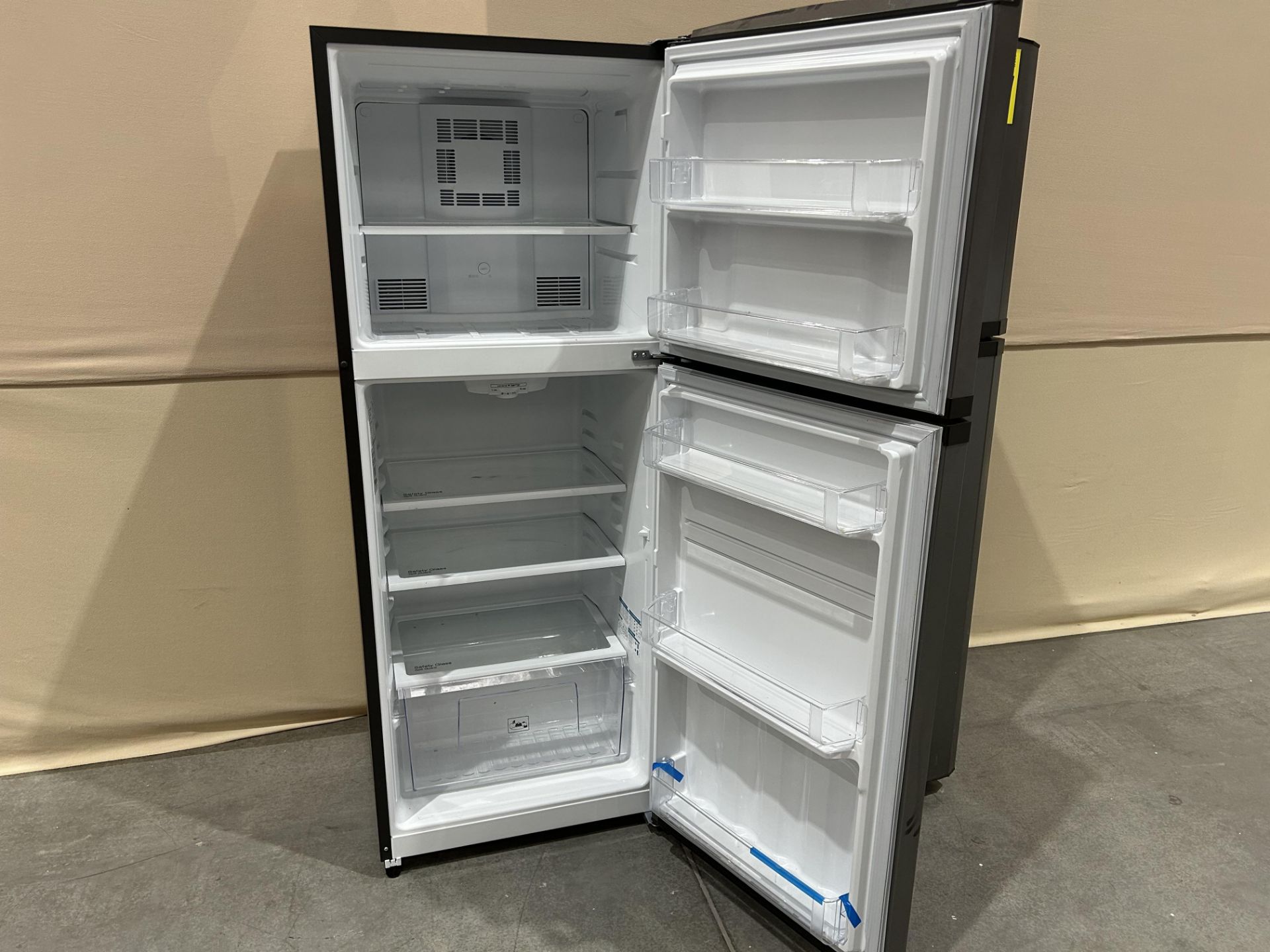 Lote de 2 refrigeradores contiene: 1 Refrigerador Marca MABE, Modelo RME360PVMRMA, Serie 822367, Co - Image 4 of 10