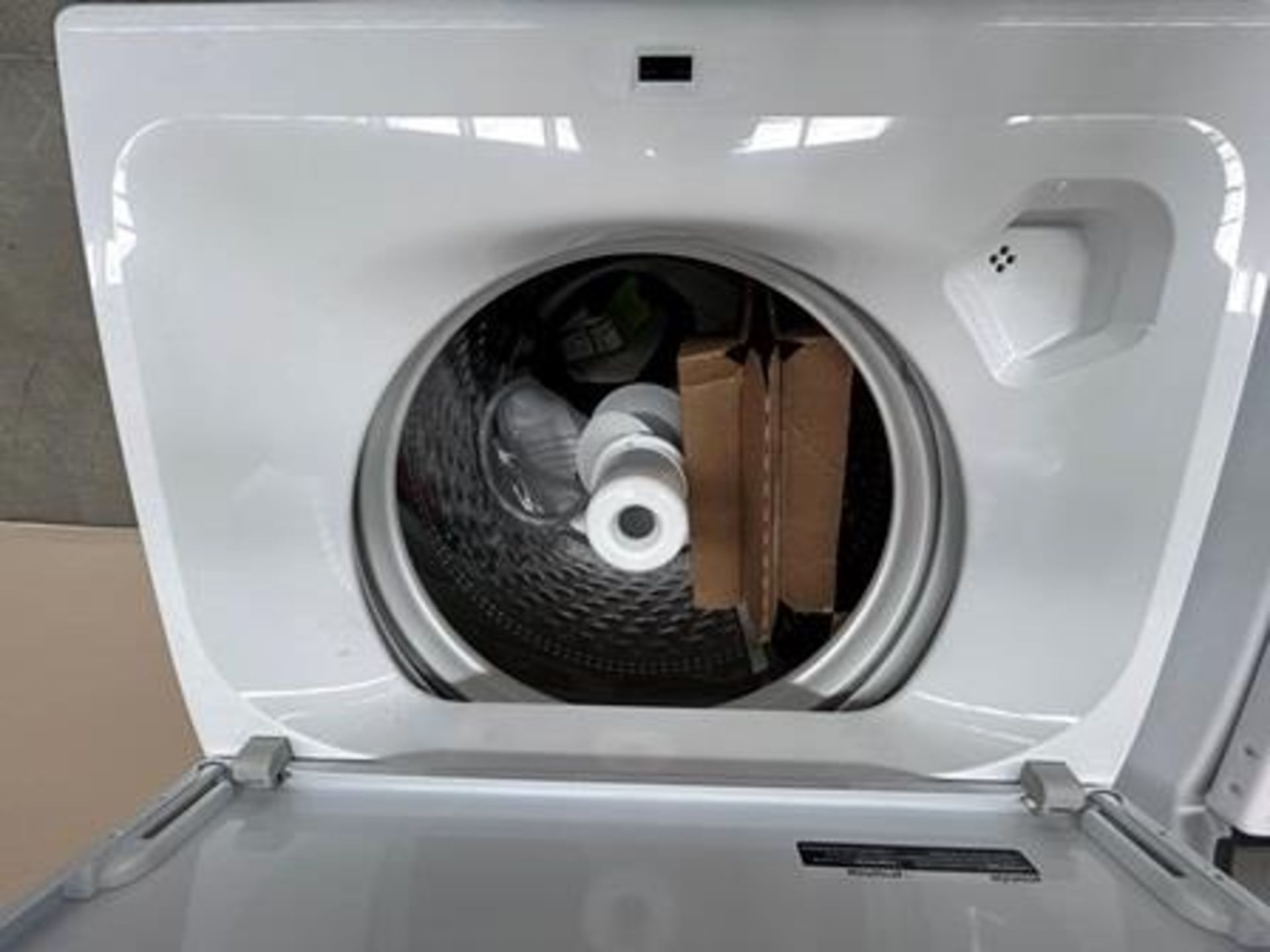 Lote de 2 lavadoras contiene: 1 Lavadora de 22 KG Marca WHIRPOOL, Modelo 8MWTW2224MPM0, Serie 63845 - Image 4 of 6