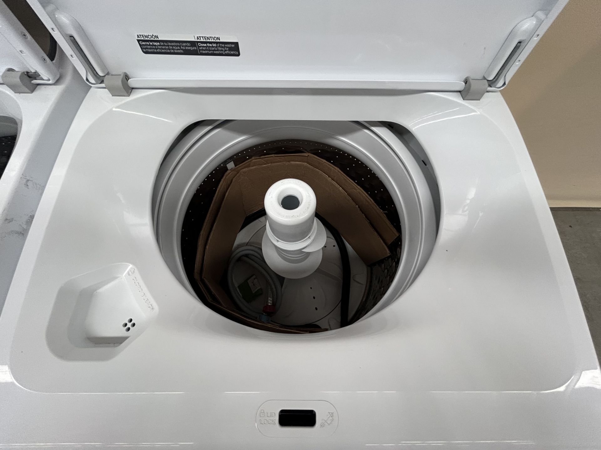 Lote de 2 lavadoras contiene: 1 Lavadora de 20 KG Marca WHIRPOOL, Modelo 8MWTW2024MJM0, Serie 73895 - Image 4 of 6