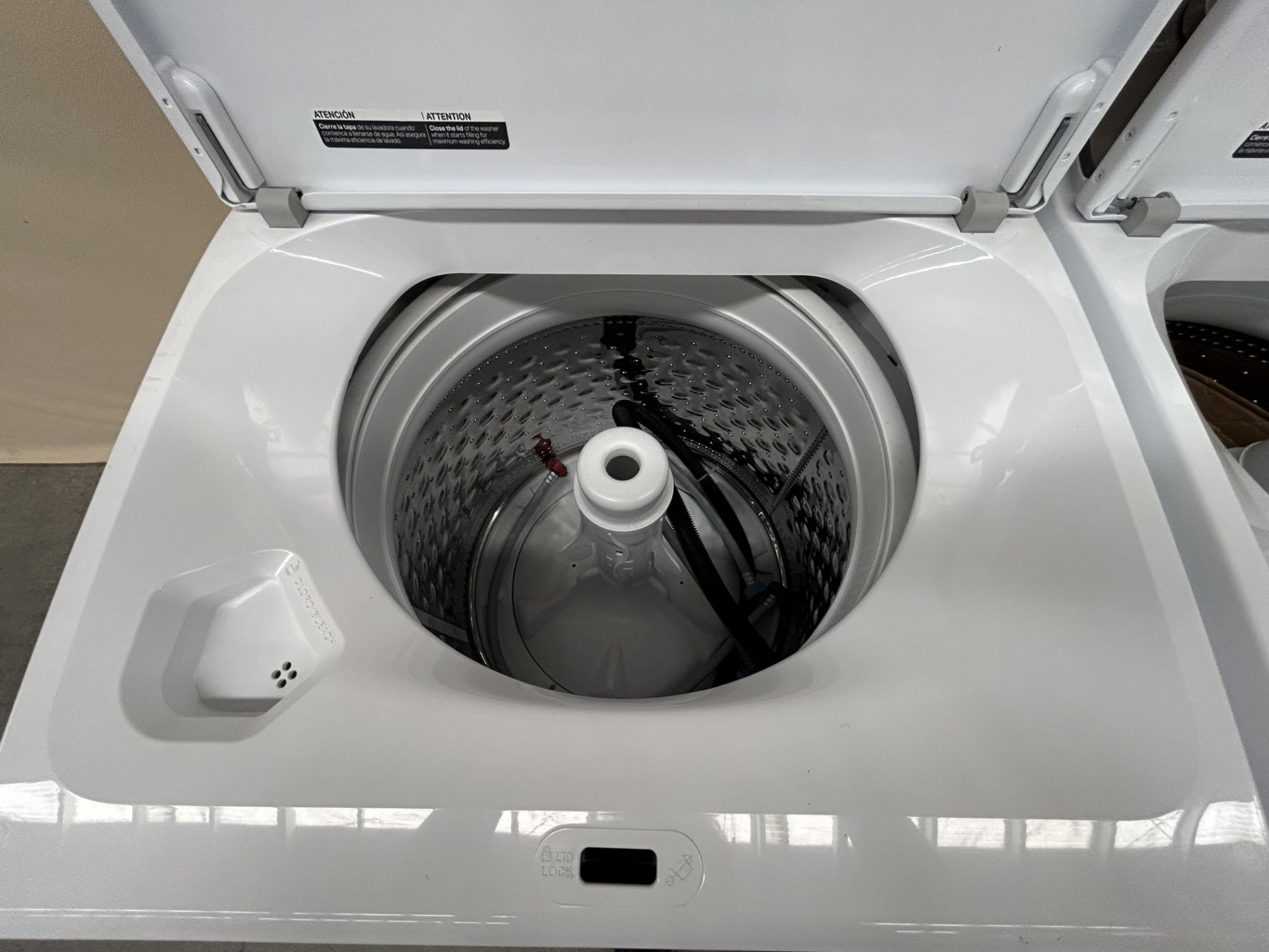 Lote de 2 lavadoras contiene: 1 Lavadora de 20 KG Marca WHIRPOOL, Modelo 8MWTW2024MJM0, Serie 73895 - Image 5 of 6