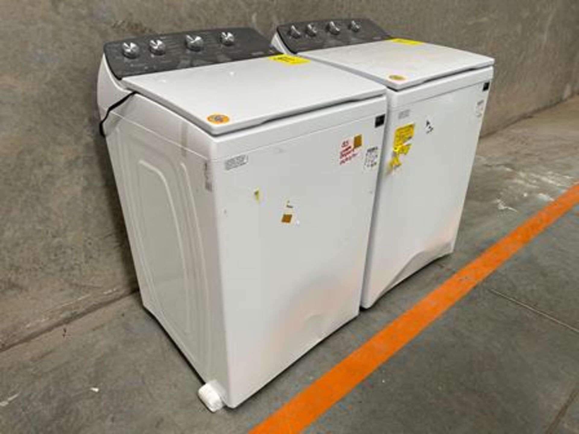 Lote de 2 lavadoras contiene: 1 Lavadora de 22 KG Marca WHIRPOOL, Modelo 8MWTW2224MPM0, Serie 43224 - Image 3 of 6