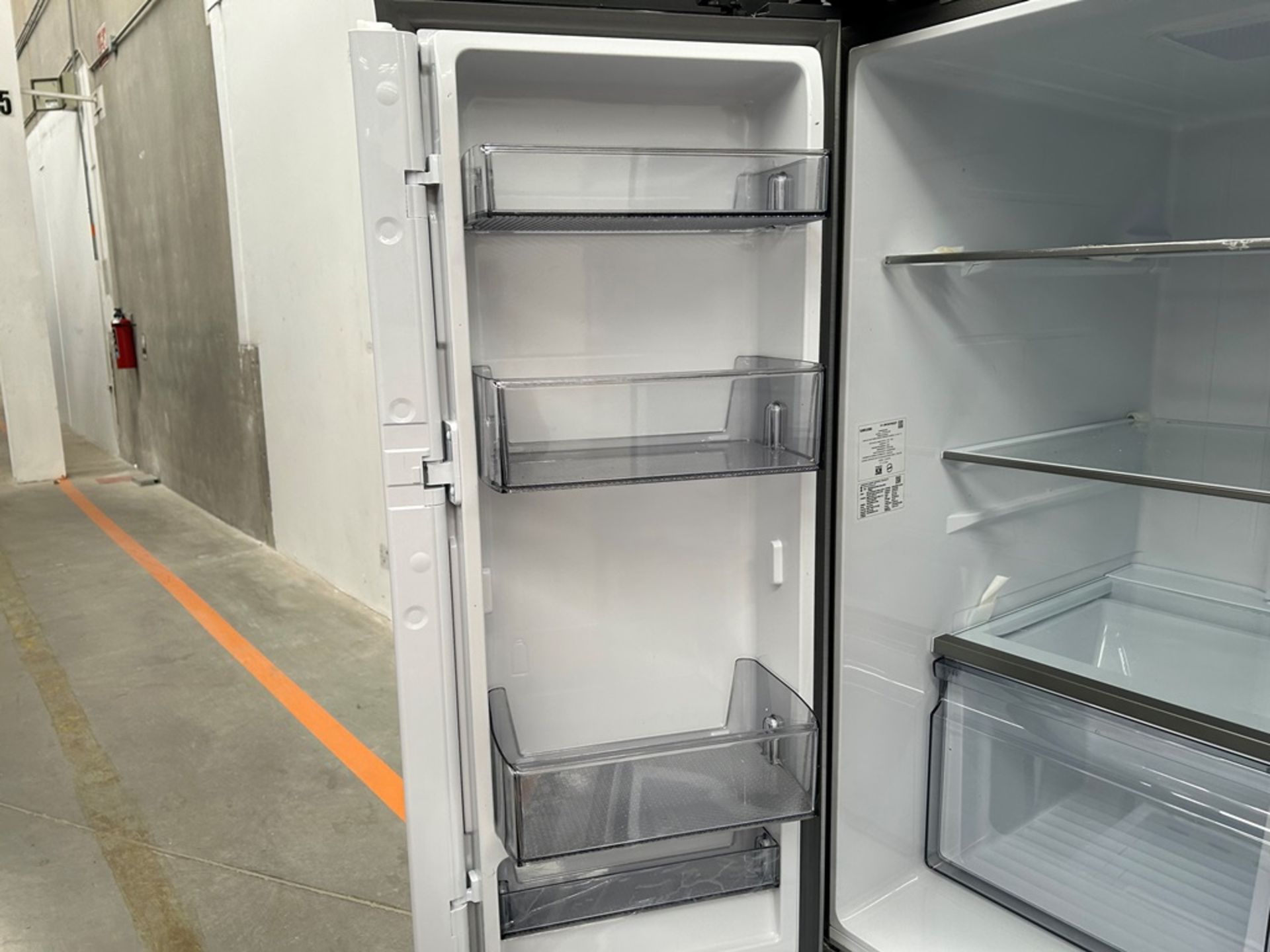 Refrigerador Marca SAMSUNG, Modelo RF32CG5A10S9, Serie 01037X, Color GRIS ( - Image 8 of 11