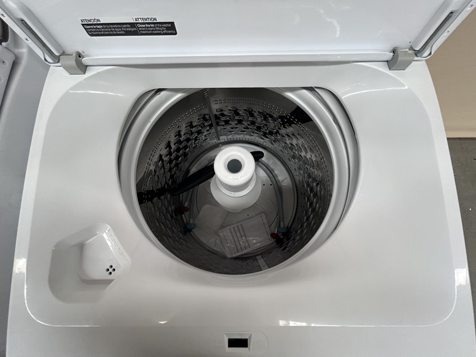 Lote de 2 lavadoras contiene: 1 Lavadora de 22 KG Marca WHIRPOOL, Modelo 8MWTW2224MPM0, Serie 71278 - Image 4 of 6