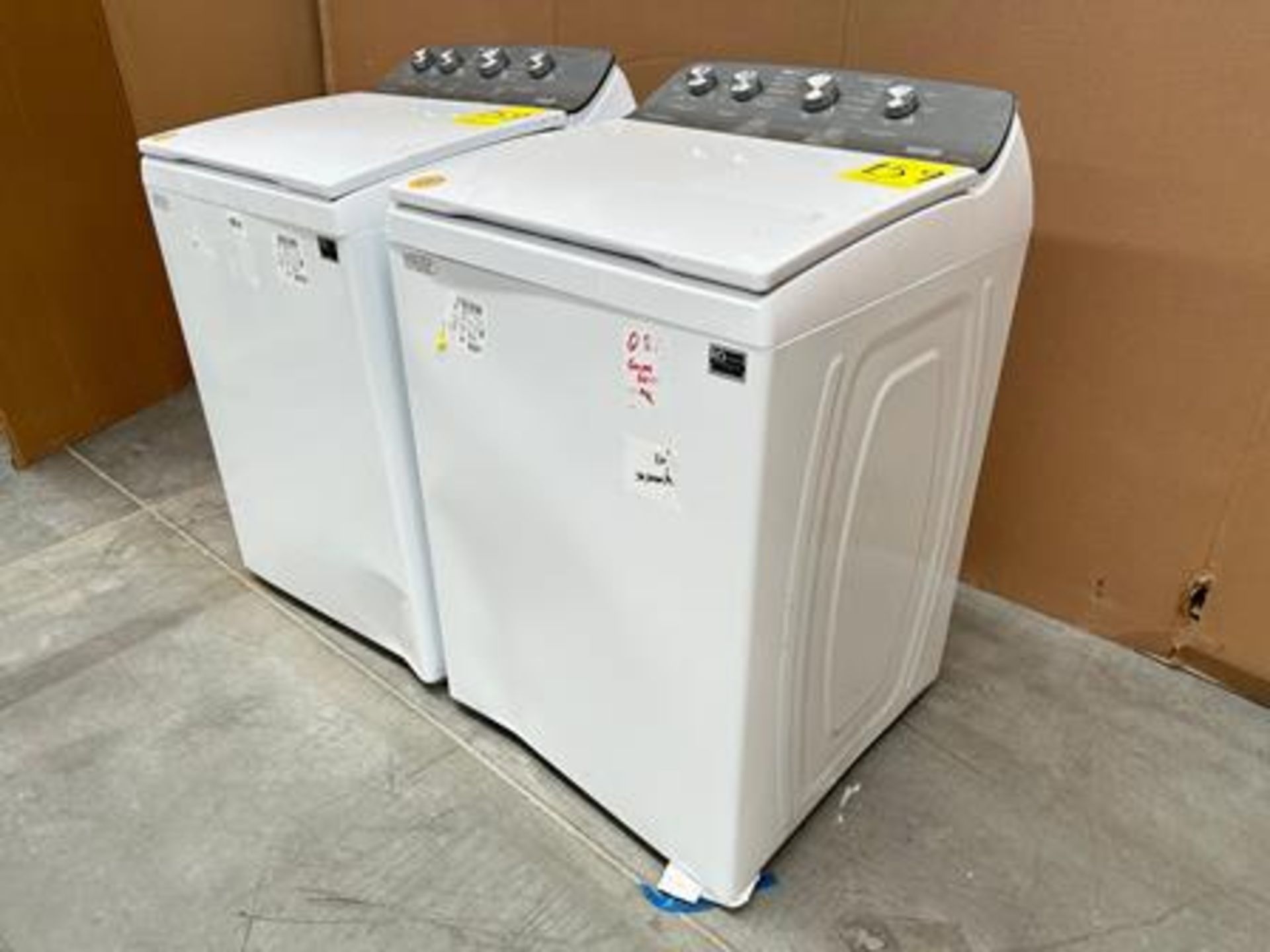 Lote de 2 lavadoras contiene: 1 lavadora de 22 kg marca Whirlpool, modelo 8MWTW2224MPM0, serie 7034 - Image 2 of 6