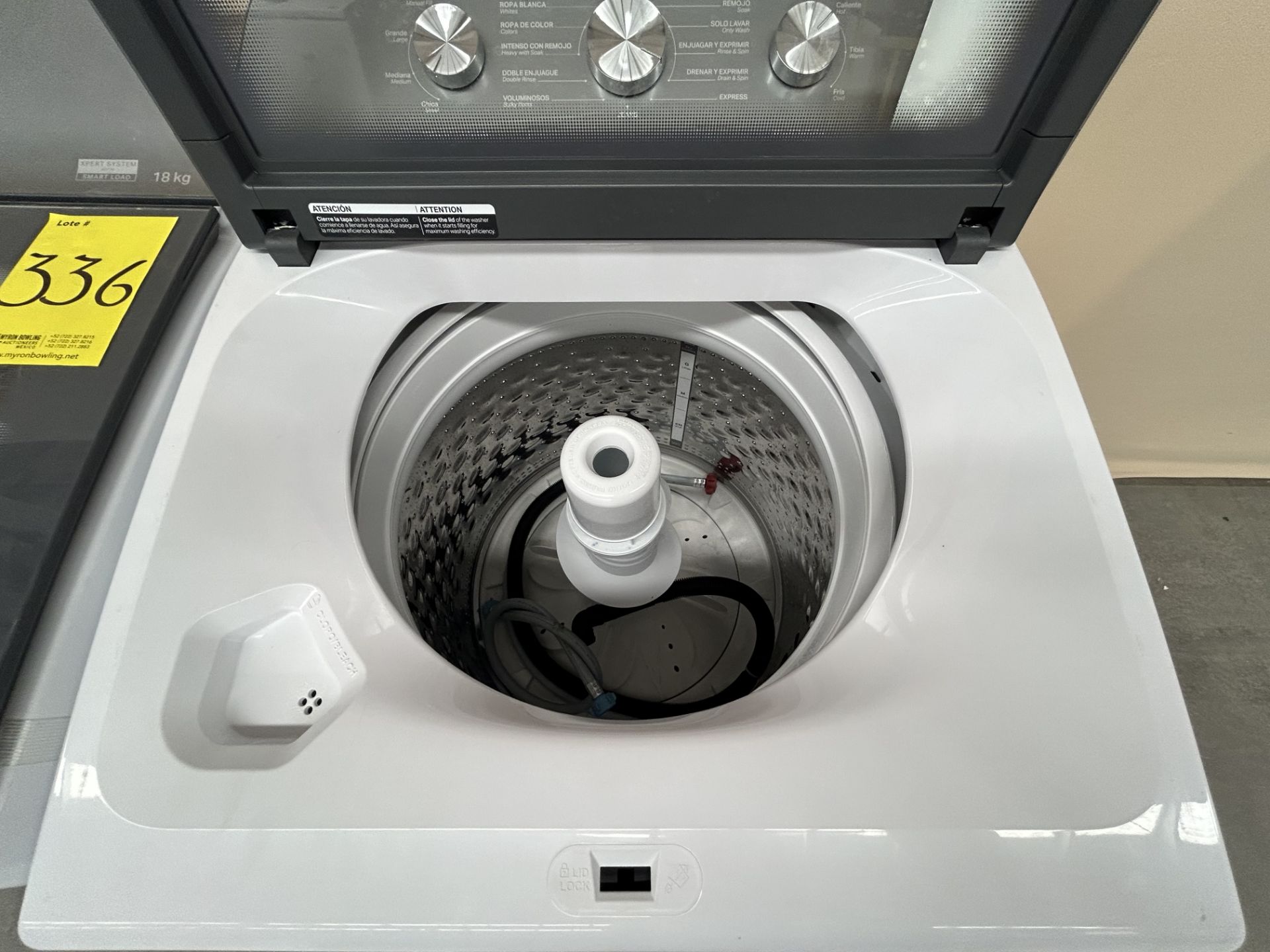Lote de 2 lavadoras contiene: 1 Lavadora de 20 KG Marca WHIRPOOL, Modelo 8MWTW2023WPM0, Serie 78326 - Image 4 of 6