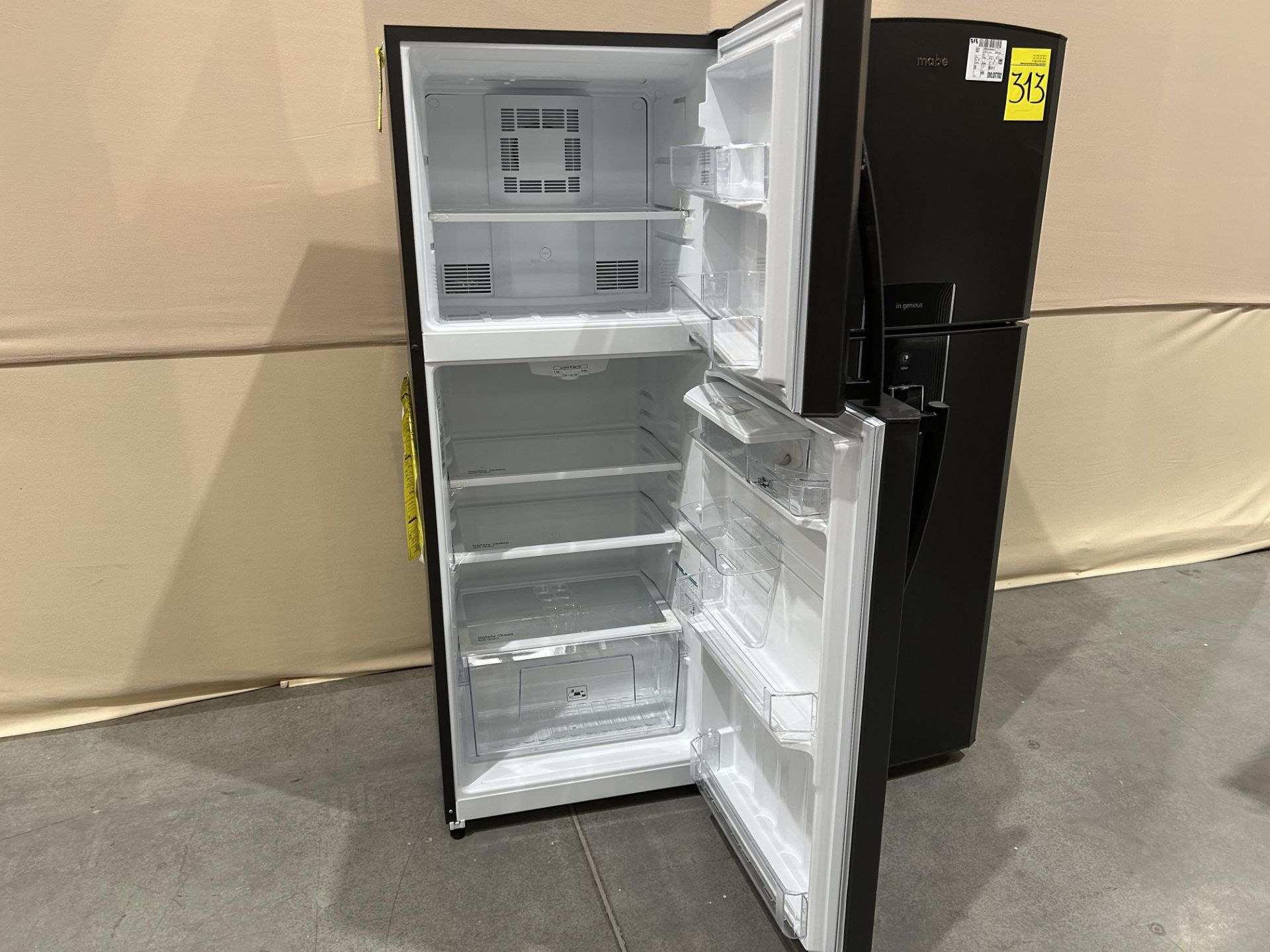 Lote de 2 refrigeradores contiene: 1 refrigerador con dispensador de agua Marca MABE, Modelo RME360 - Image 4 of 10