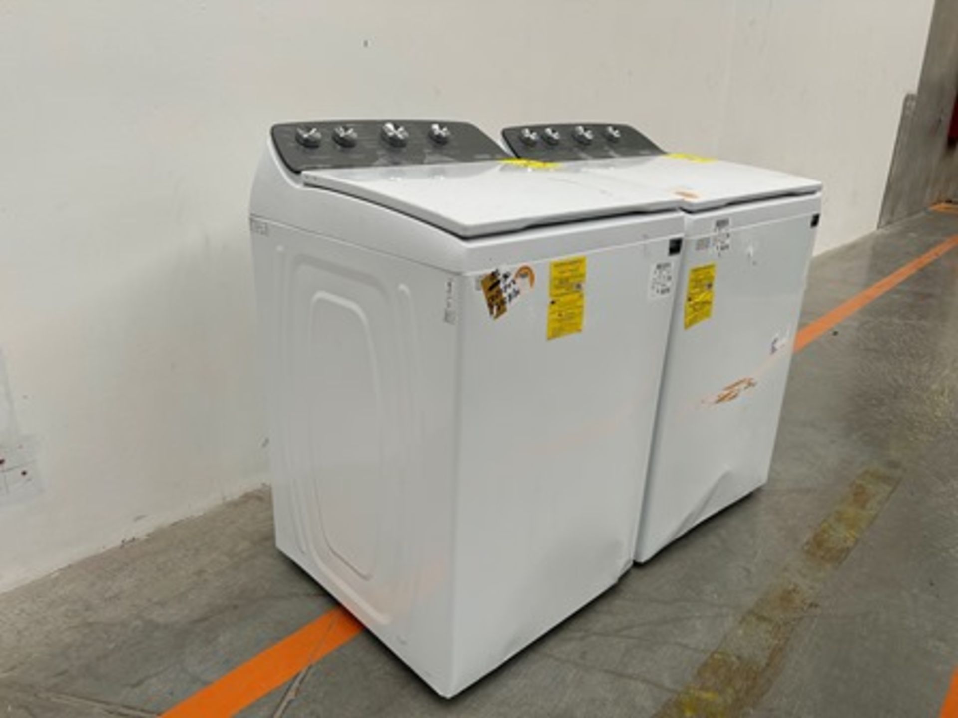 Lote de 2 lavadoras contiene: 1 Lavadora de 22 KG Marca WHIRPOOL, Modelo 8MWTW2224MPM0, Serie 77352 - Image 3 of 6