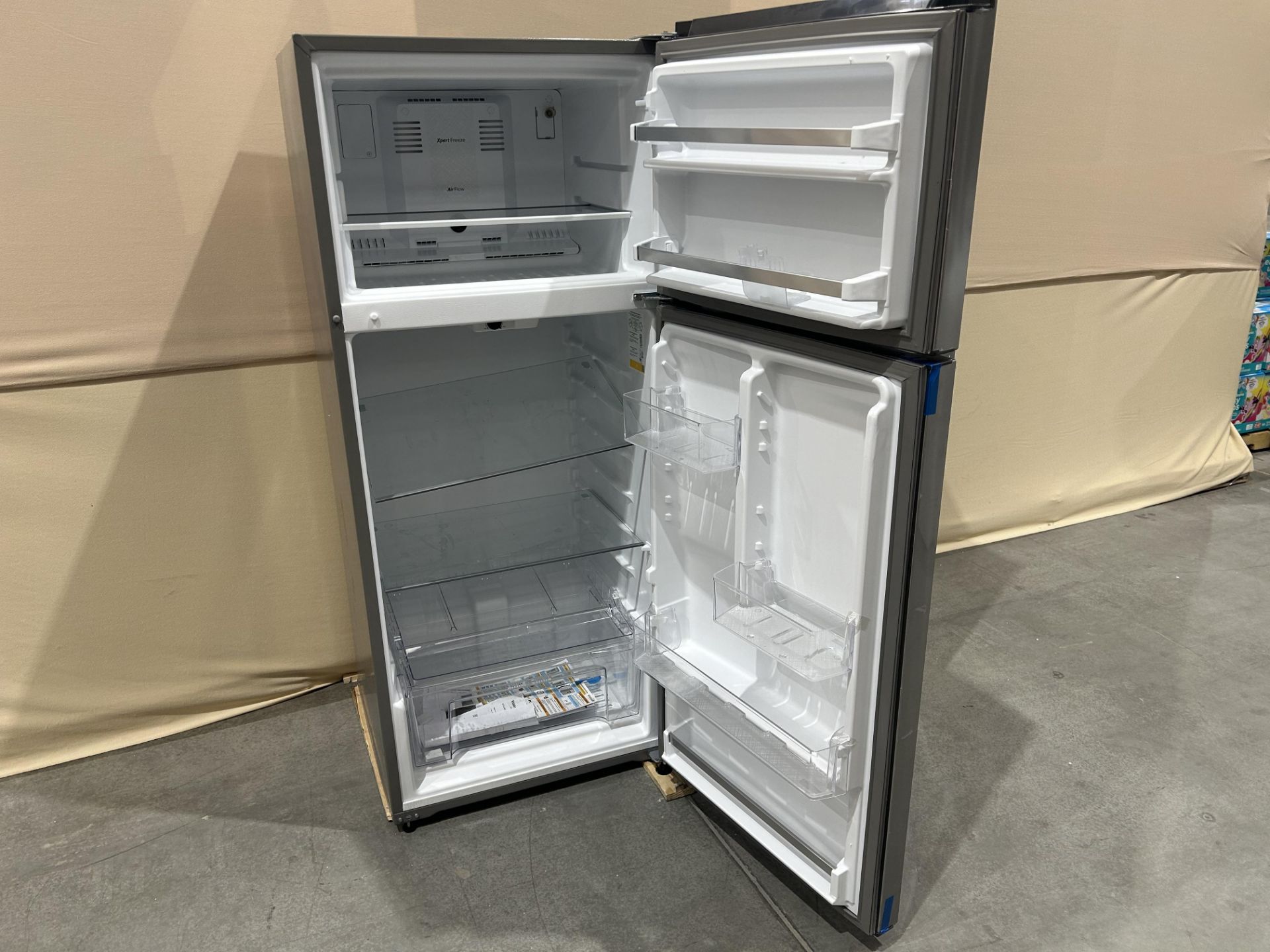 Lote de 2 refrigeradores contiene: 1 refrigerador Marca WHIRLPOOL, Modelo WT1818A, Serie 535500, Co - Image 4 of 6