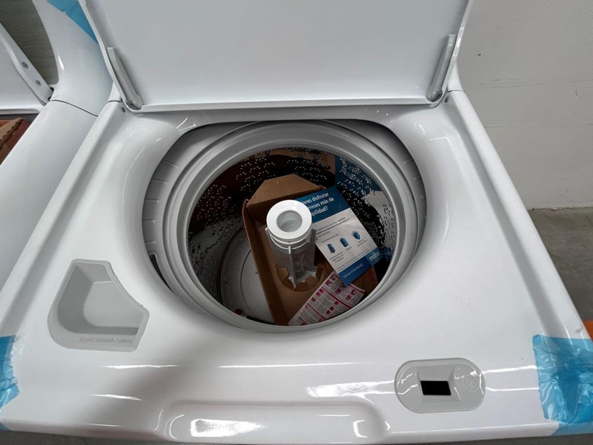 Lote de 2 lavadoras contiene: 1 Lavadora de 17 KG Marca MABE, Modelo LMA77113CBAB04, Serie S91210, - Image 5 of 10