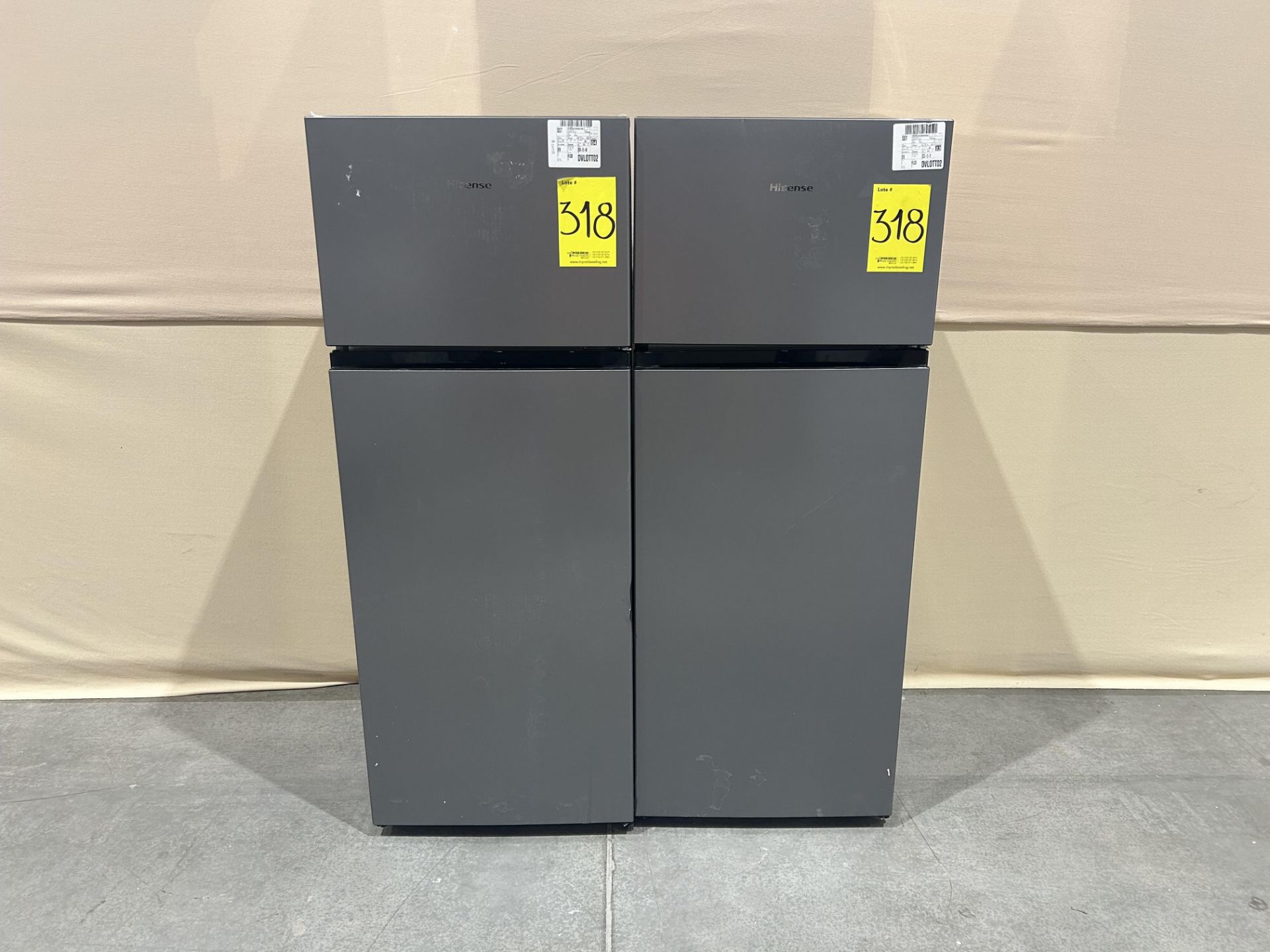 Lote de 2 refrigeradores contiene: 1 refrigerador Marca HISENSE, Modelo RT80D6AGX, Serie P10076, Co