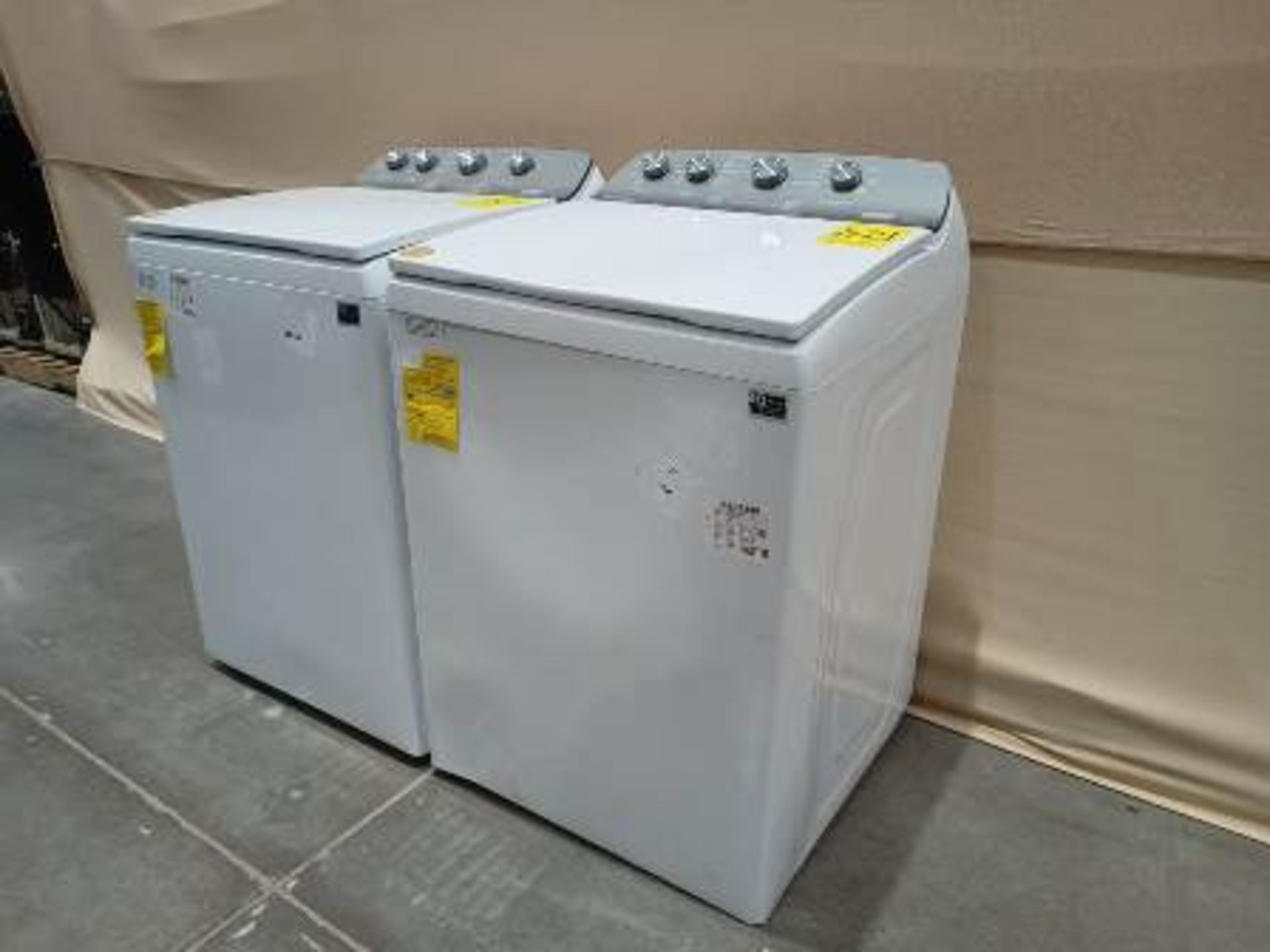 Lote de 2 lavadoras contiene: 1 Lavadora de 22 KG Marca WHIRPOOL, Modelo 8MWTW2224MPM0, Serie 77439 - Image 2 of 6