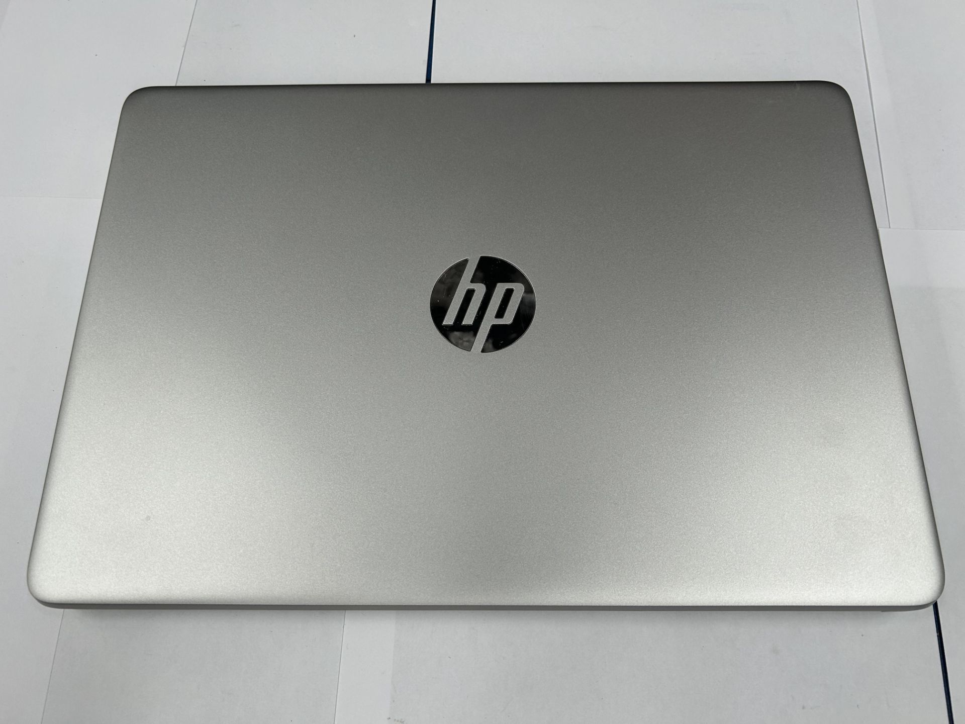 Laptop Marca HP, Modelo 14DQ0527LA, Serie 34BBY0, Color GRIS, INTEL CELERON, 8 Gb en RAM, 256 Gb de - Image 5 of 7