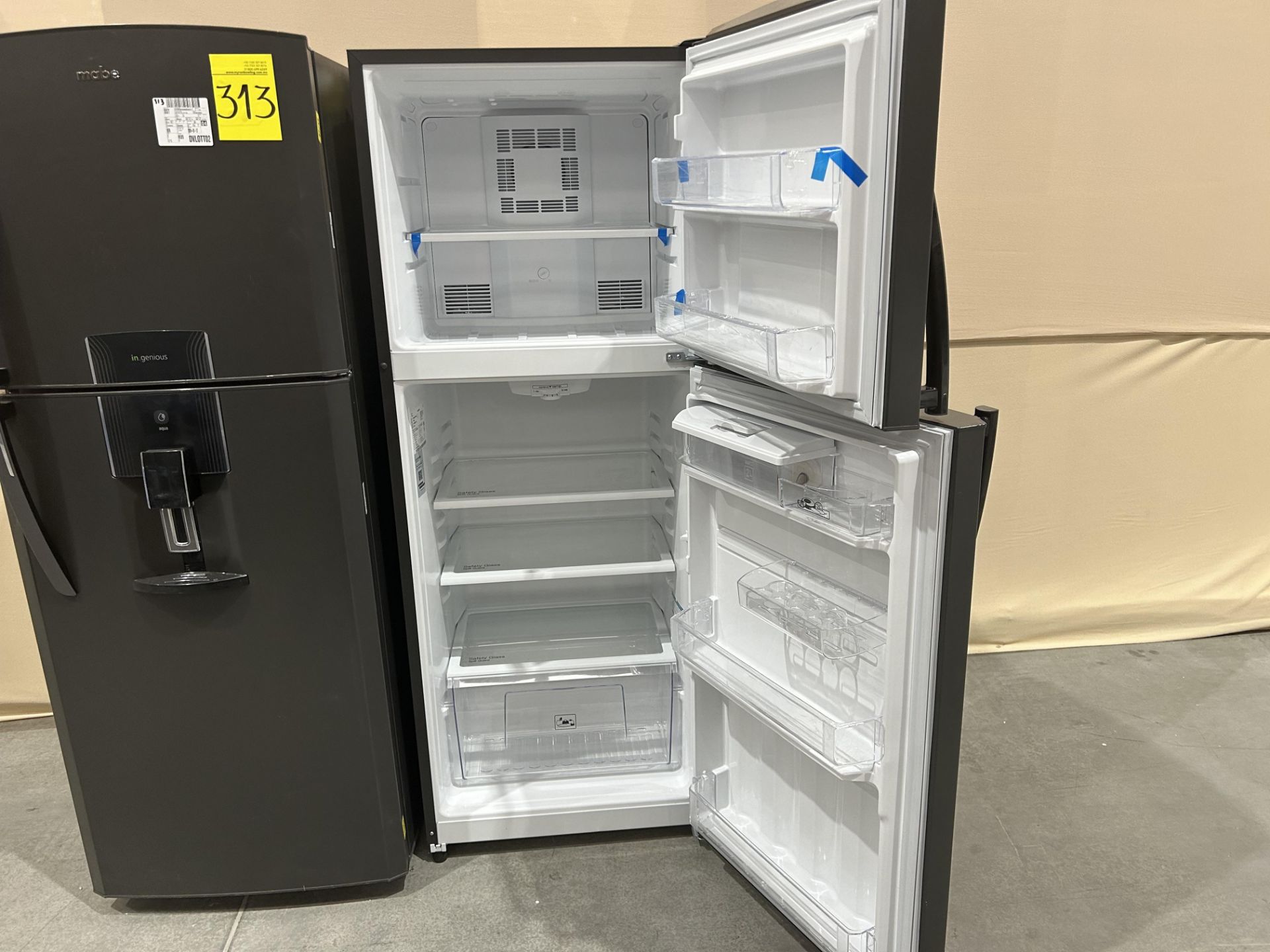 Lote de 2 refrigeradores contiene: 1 refrigerador con dispensador de agua Marca MABE, Modelo RME360 - Image 5 of 10