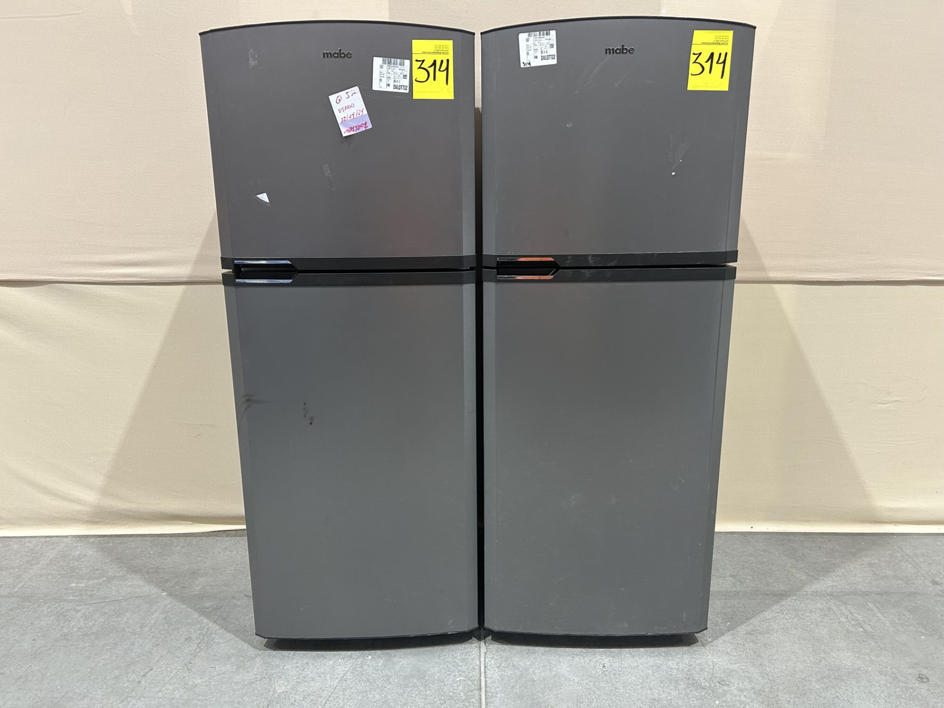 Lote de 2 refrigeradores contiene: 1 Refrigerador Marca MABE, Modelo RME360PVMRMA, Serie 822367, Co