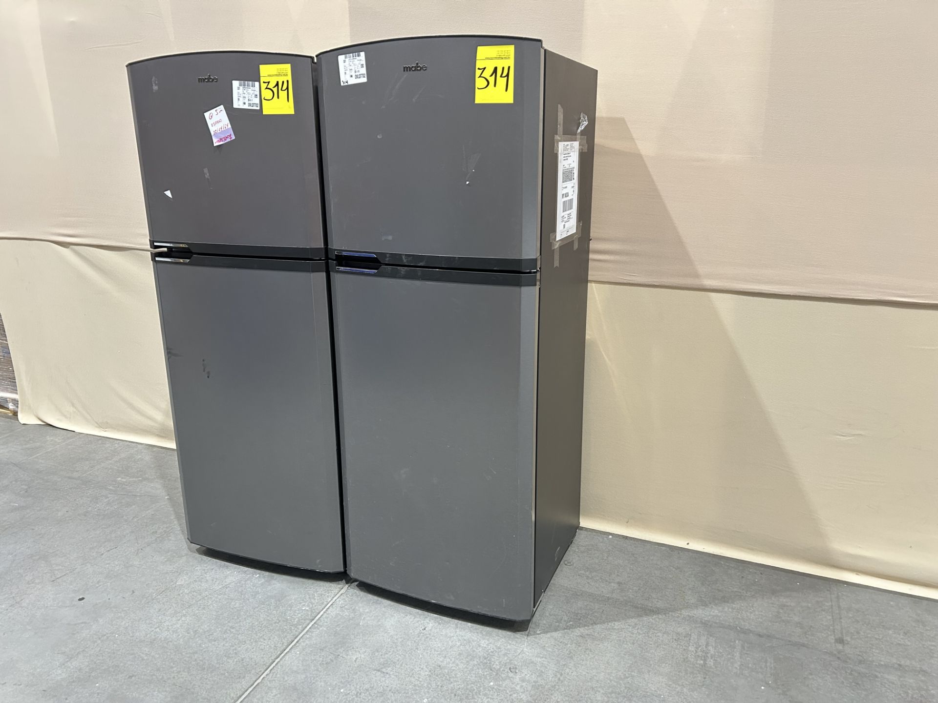 Lote de 2 refrigeradores contiene: 1 Refrigerador Marca MABE, Modelo RME360PVMRMA, Serie 822367, Co - Image 2 of 10