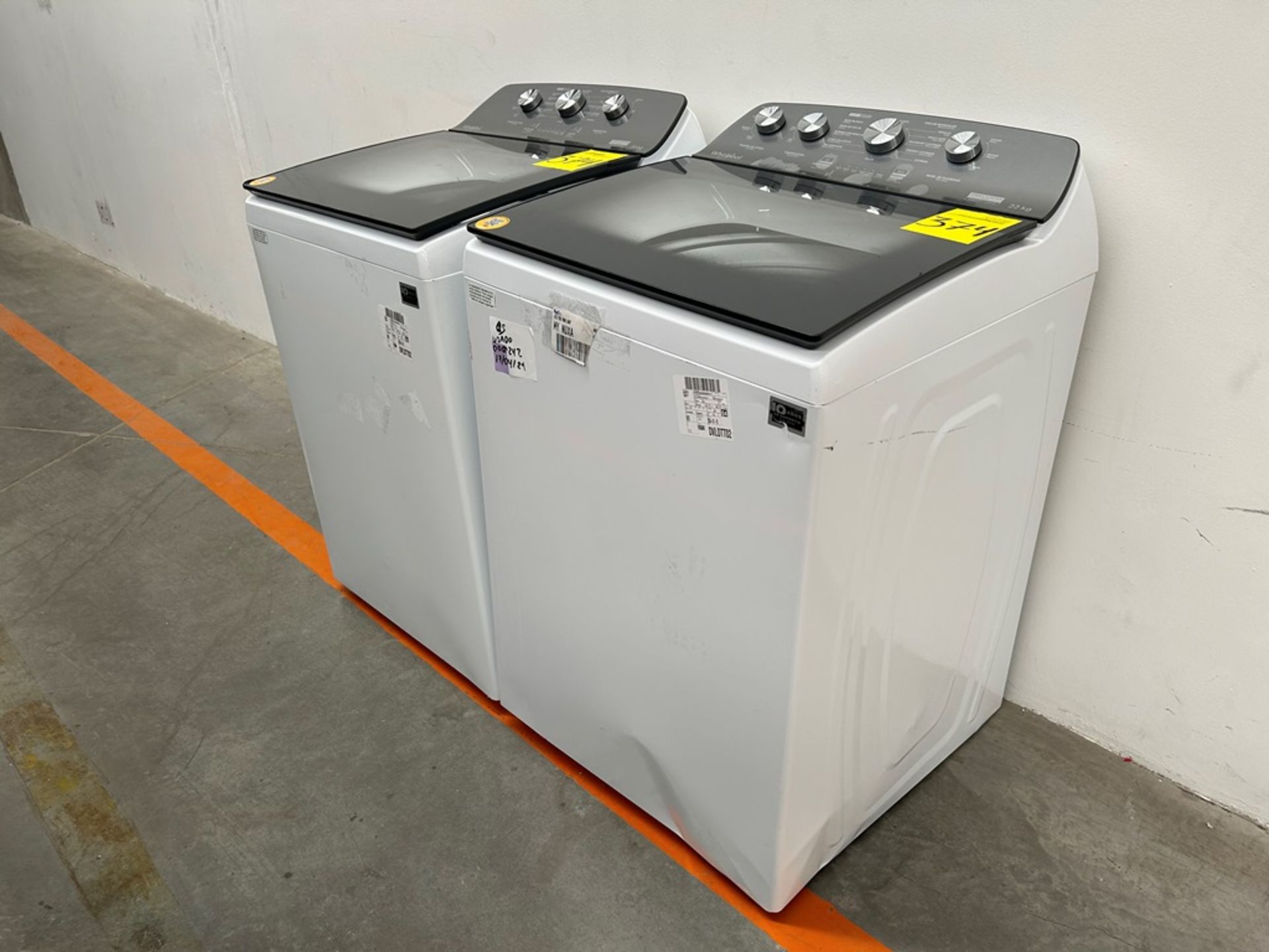 Lote de 2 lavadoras contiene: 1 Lavadora de 22 KG Marca WHIRPOOL, Modelo 8MWTW2224WJM0, Serie 32469 - Image 2 of 10