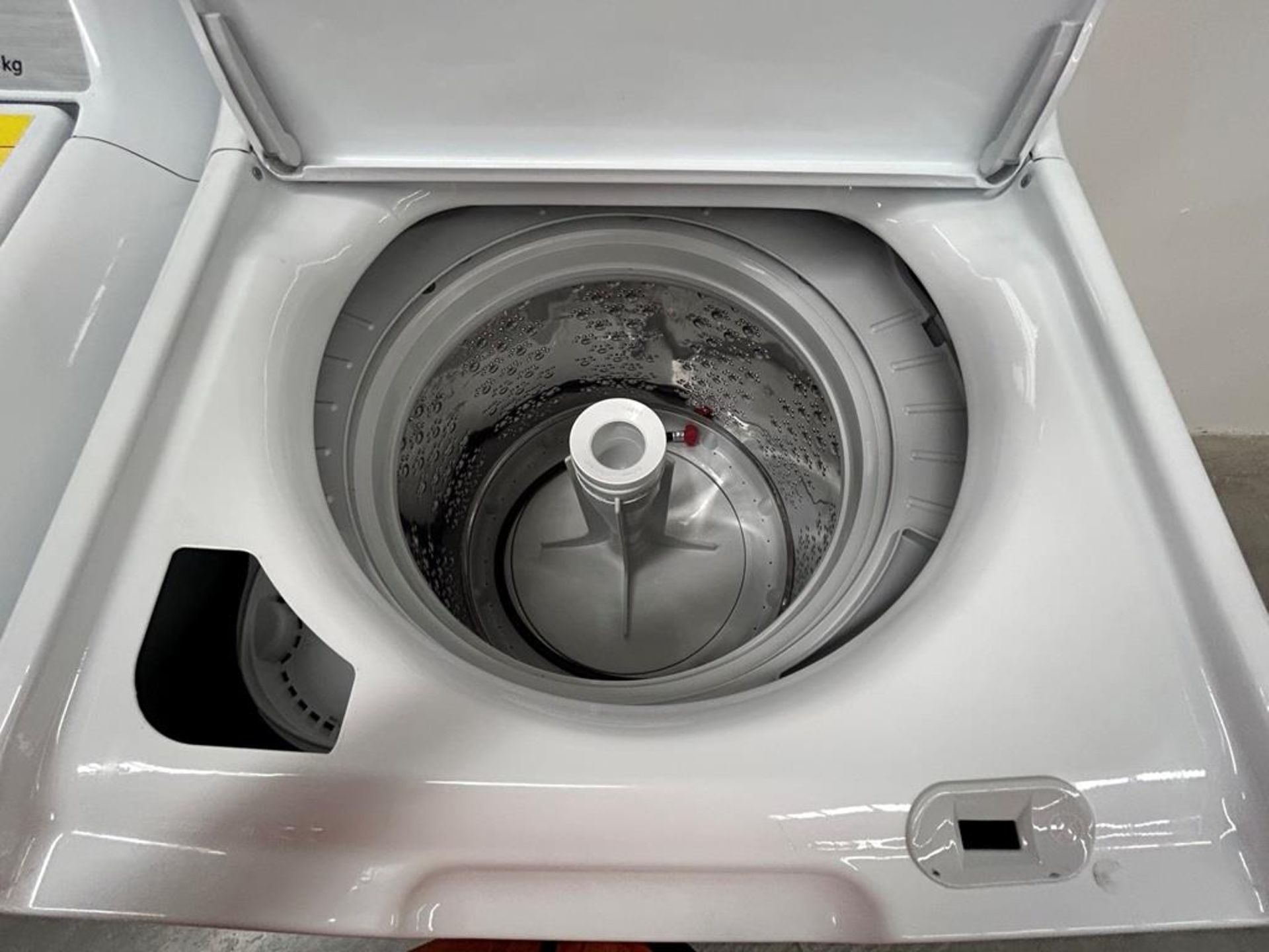Lote de 2 lavadoras contiene: 1 Lavadora de 18 KG Marca MABE, Modelo LMA78113CBAB01, Serie S74287, - Image 4 of 10