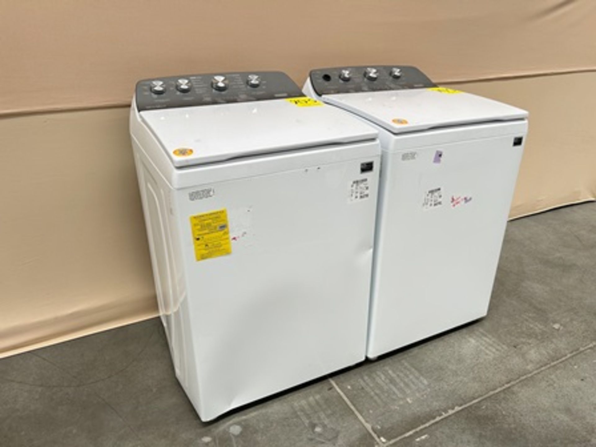 Lote de 2 lavadoras contiene: 1 Lavadora de 22 KG Marca WHIRPOOL, Modelo 8MWTW2224MPM0, Serie 63845 - Image 2 of 6