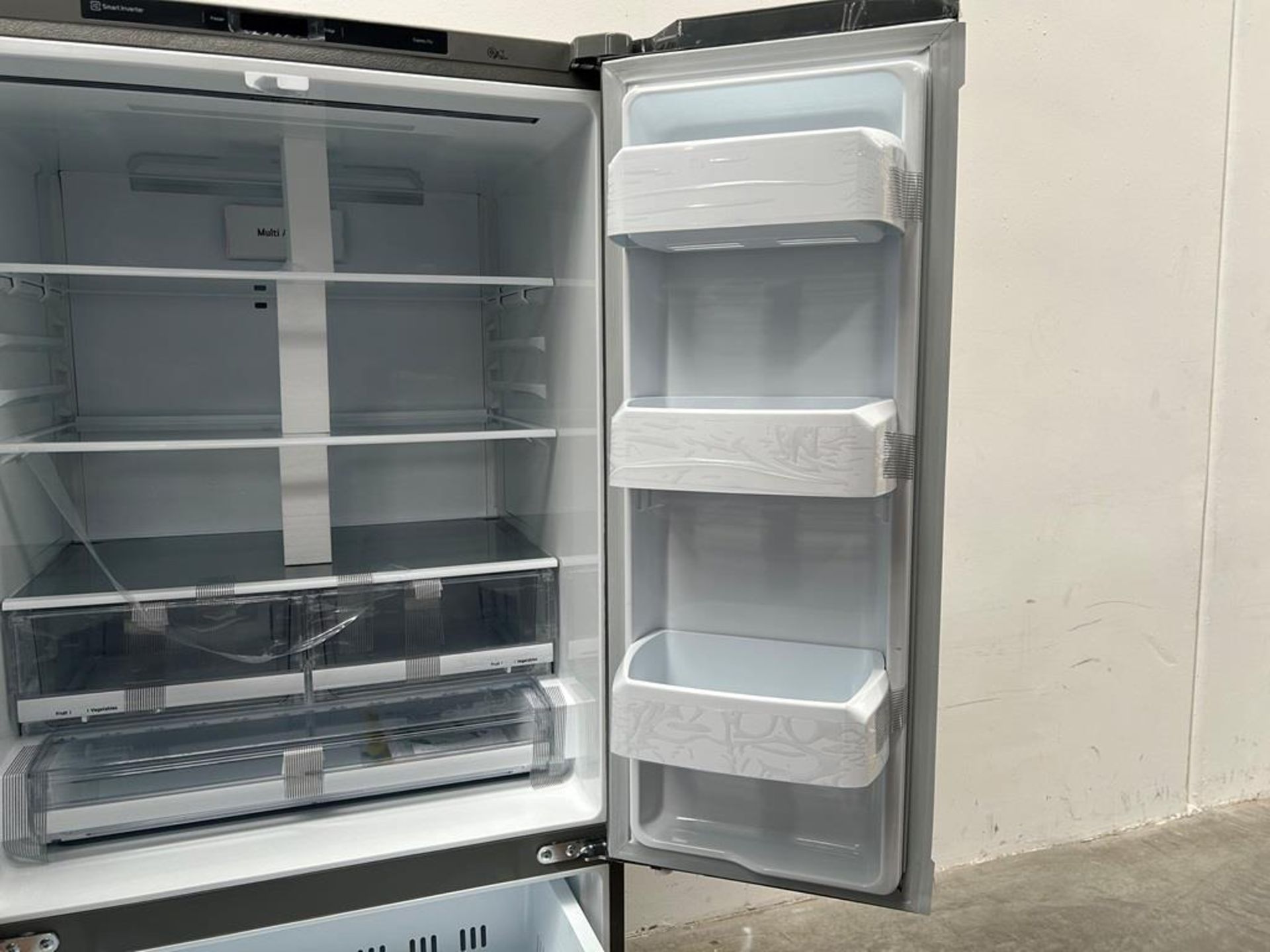 (NUEVO) Refrigerador Marca LG, Modelo GM65BGSK, Serie K30068, Color GRIS - Image 7 of 11