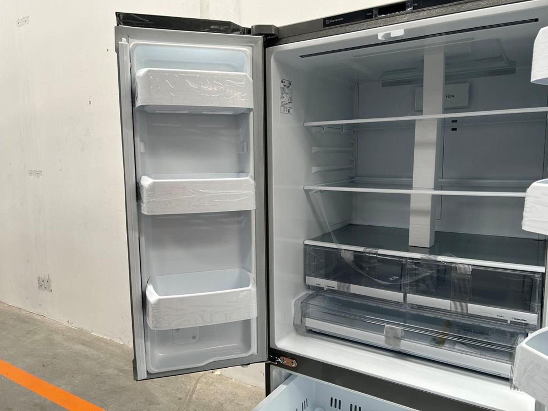 (NUEVO) Refrigerador Marca LG, Modelo GM65BGSK, Serie K30068, Color GRIS - Image 6 of 11