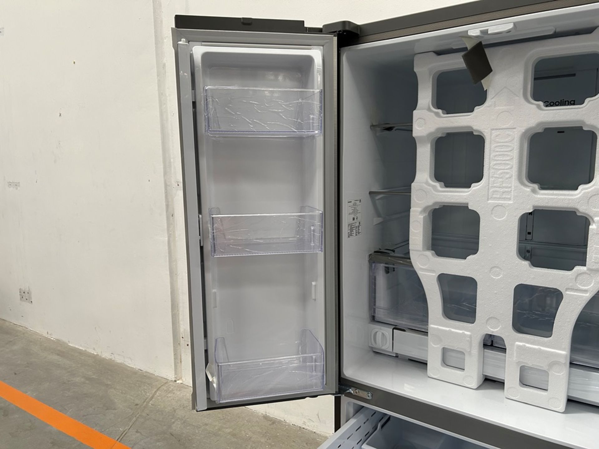 (NUEVO) Refrigerador Marca SAMSUNG, Modelo RF25C5151S9, Serie 01153L, Color GRIS - Image 6 of 11