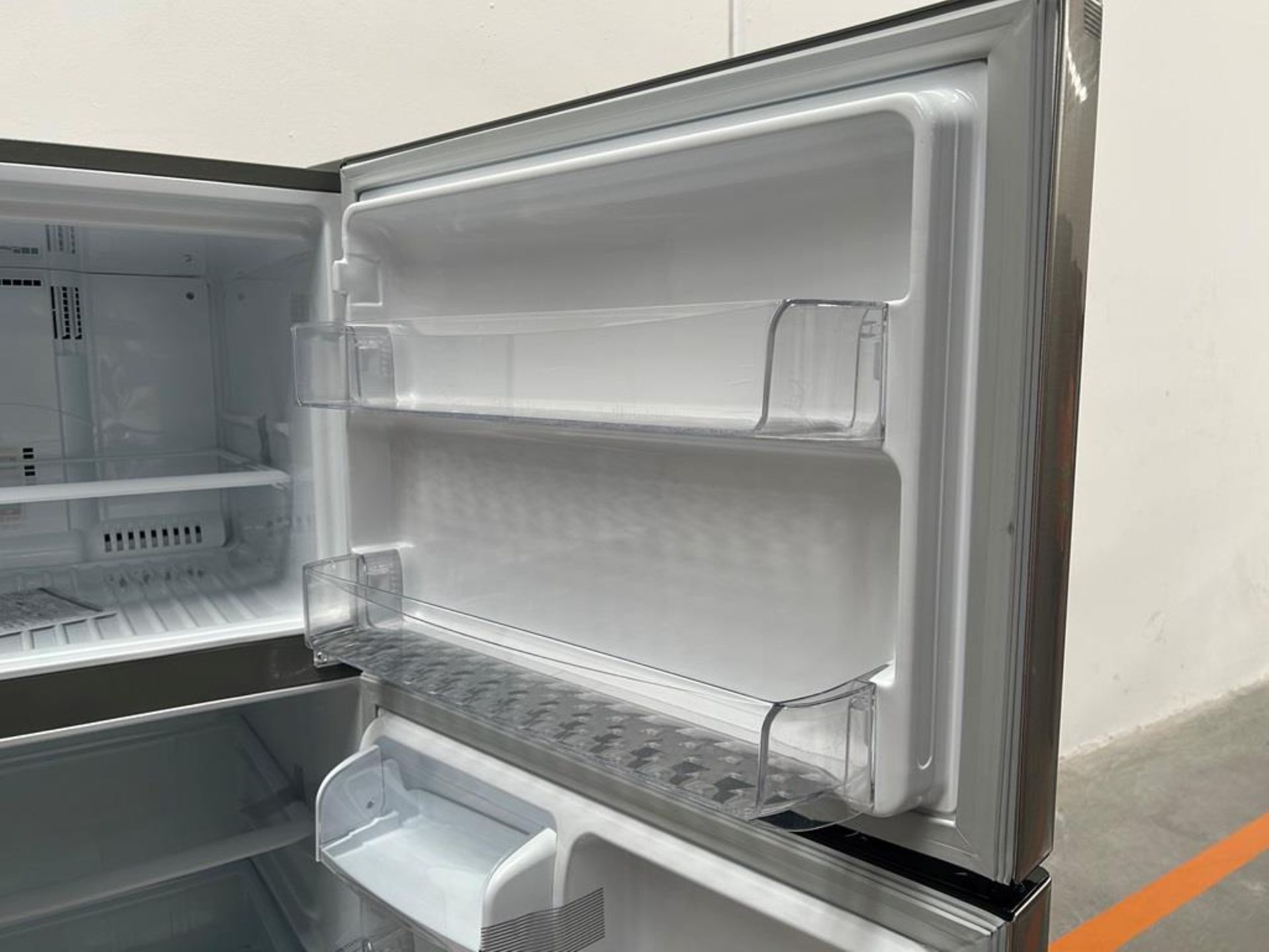 (NUEVO) Refrigerador Marca LG, Modelo LT57BPSX, Serie 1Q440, Color GRIS - Image 8 of 11