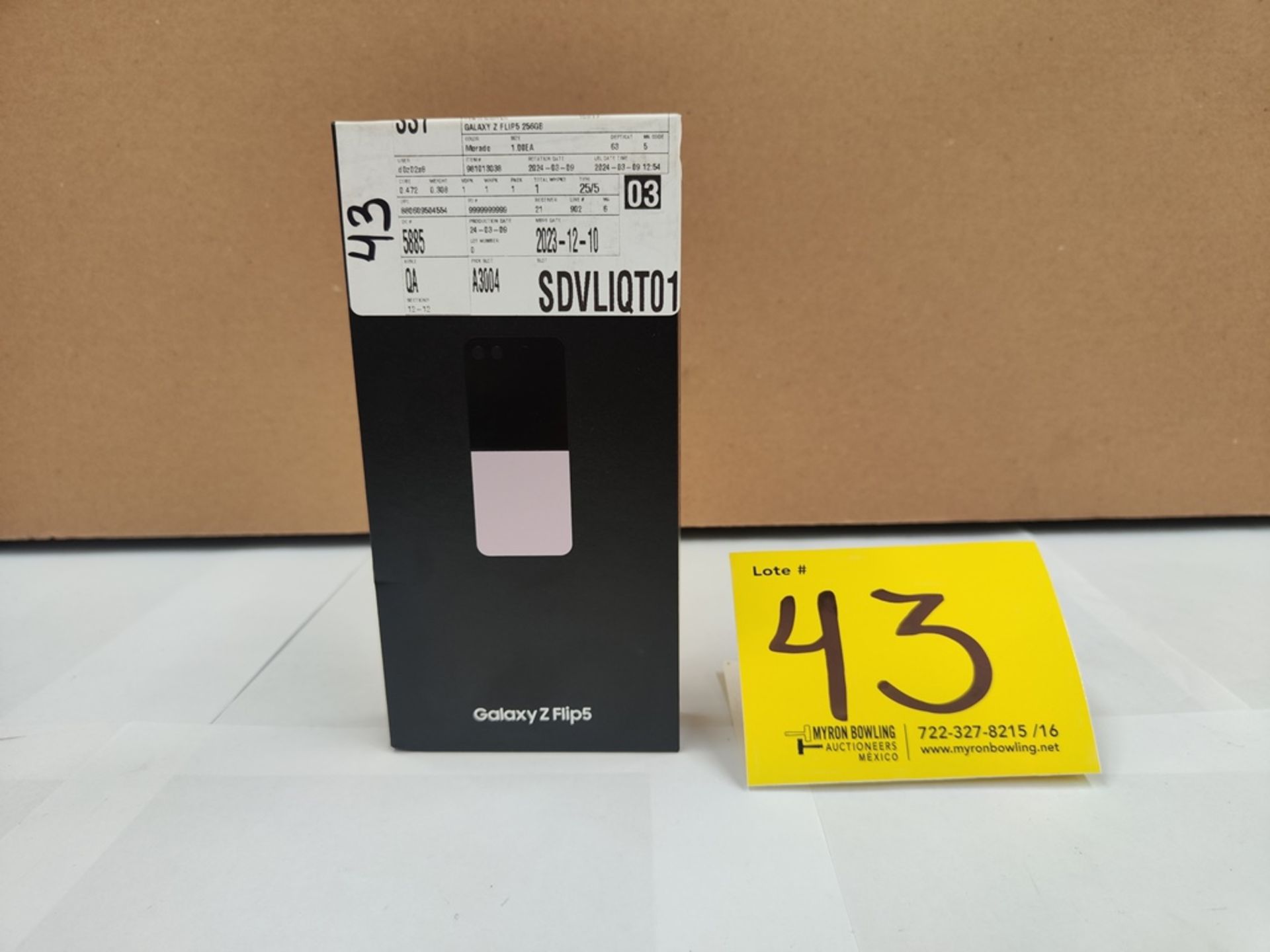 (NUEVO) Celular Marca SAMSUNG, Modelo GALAXY Z FLIP 5, Serie R5CWA1QRK8T, con capacidad de 256 GB,