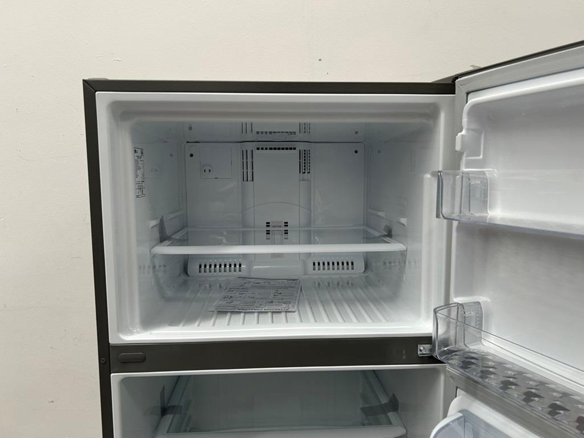 (NUEVO) Refrigerador Marca LG, Modelo LT57BPSX, Serie 1X171, Color GRIS - Image 6 of 12