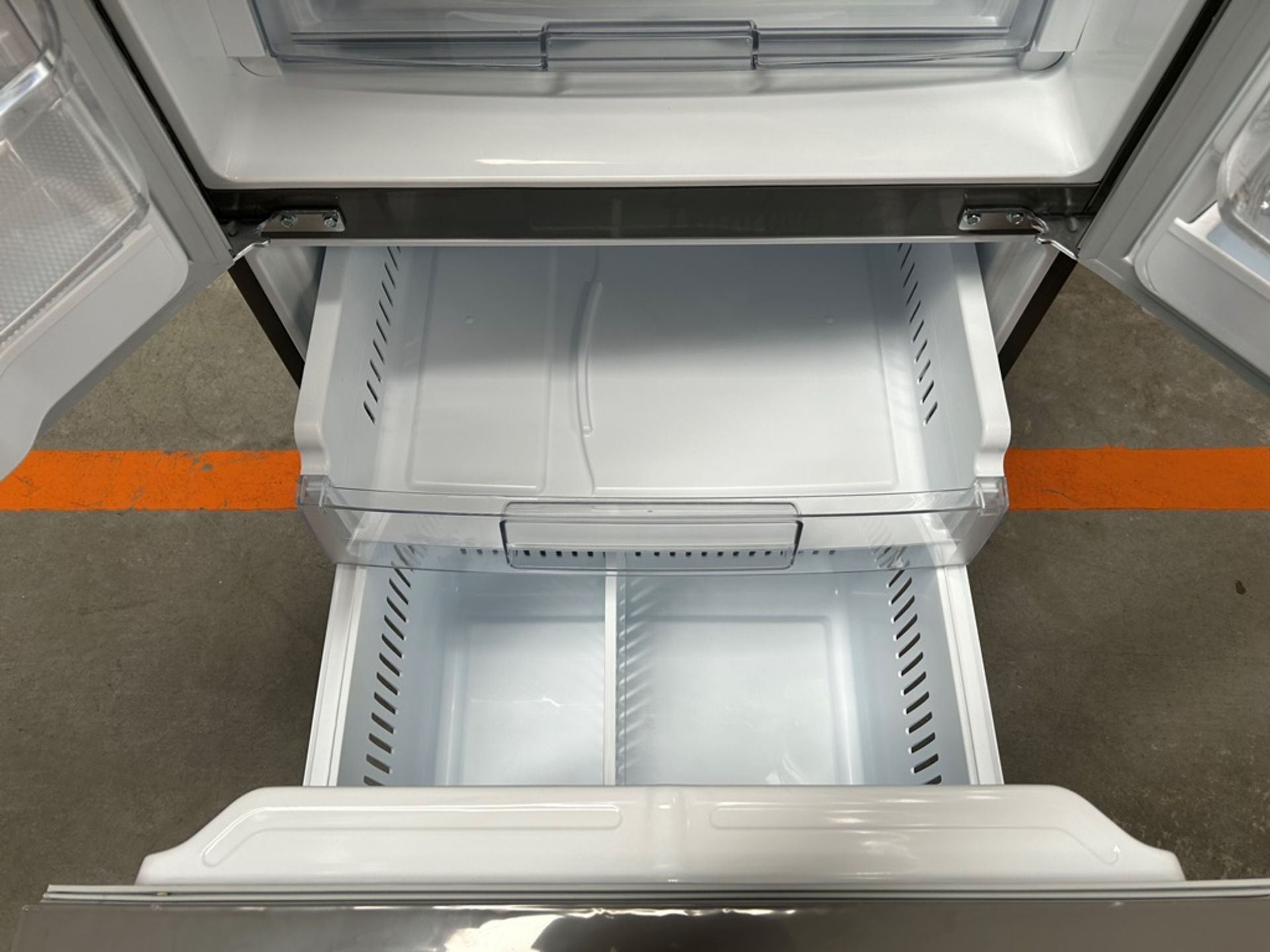 (NUEVO) Refrigerador Marca LG, Modelo GM22BIP, Serie 2D294, Color GRIS - Image 8 of 11