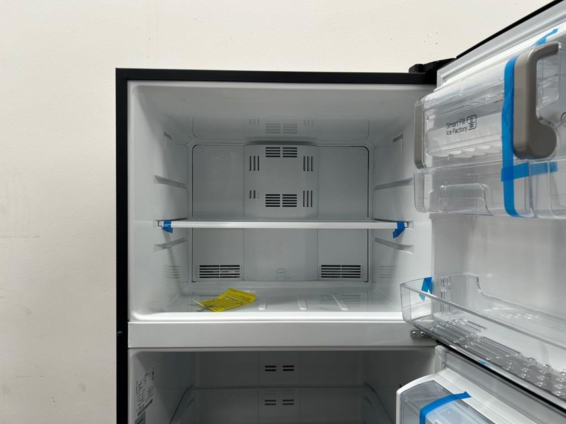 (NUEVO) Refrigerador con dispensador de agua Marca MABE, Modelo RMS510IBMRXA, Serie 04327, Color GR - Image 5 of 11