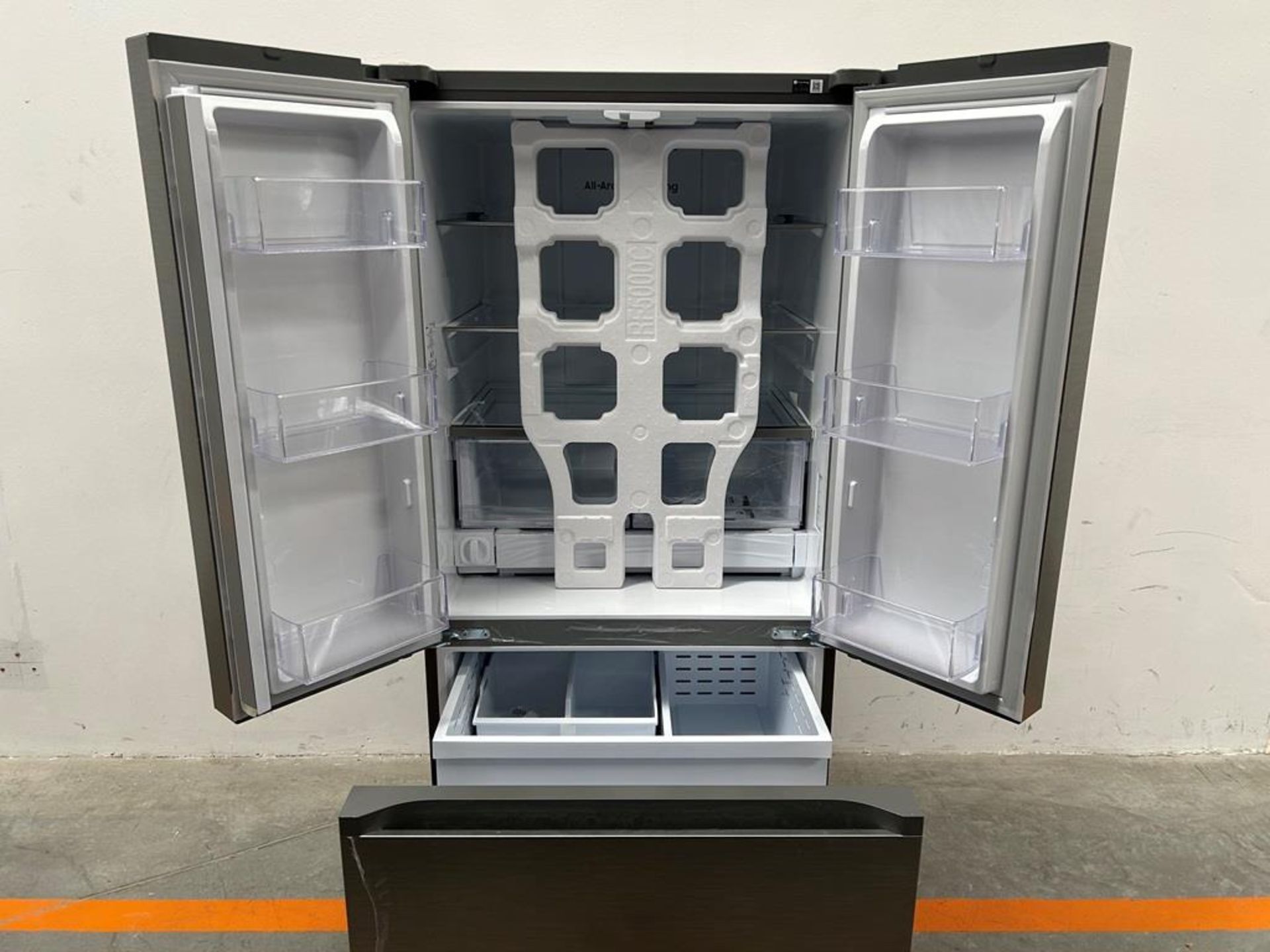 (NUEVO) Refrigerador Marca SAMSUNG, Modelo RF25C5151S9, Serie 00004F, Color GRIS - Image 4 of 11