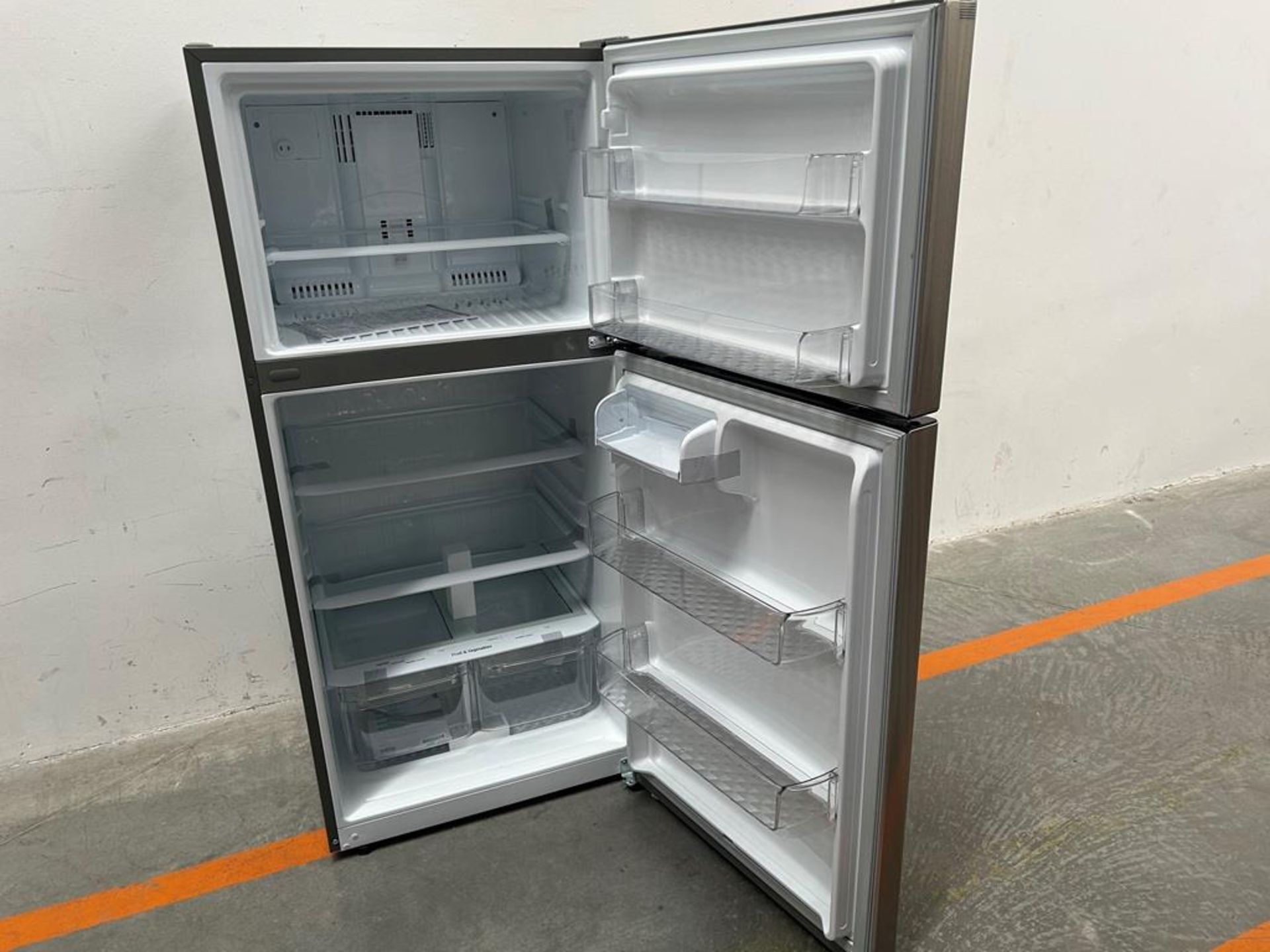 (NUEVO) Refrigerador Marca LG, Modelo LT57BPSX, Serie 1Q440, Color GRIS - Image 4 of 11