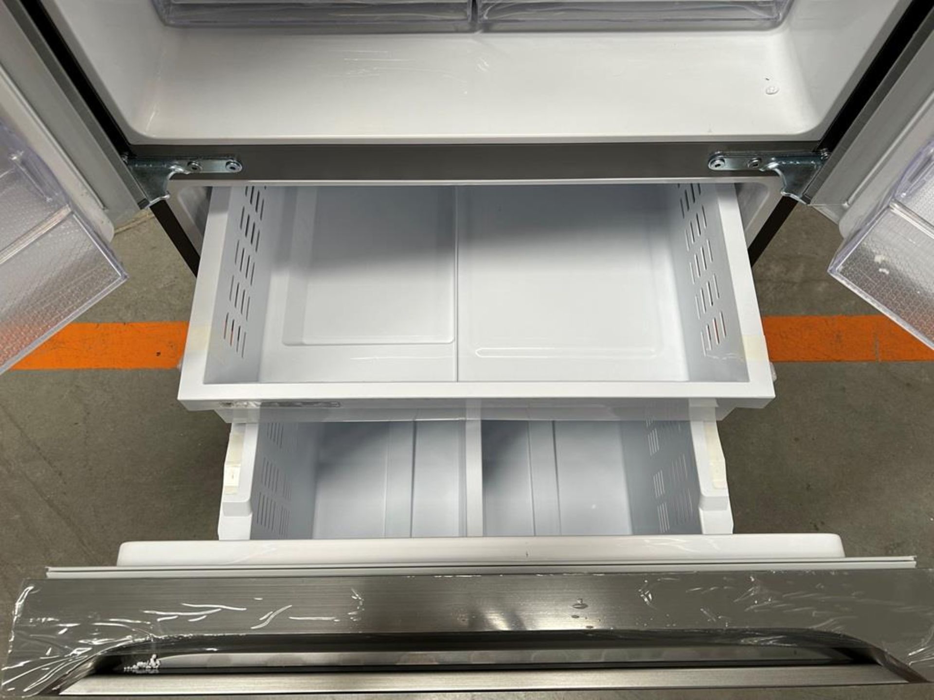 (NUEVO) Refrigerador Marca SAMSUNG, Modelo RF22A4010S9, Serie 00216L, Color GRIS - Image 8 of 11