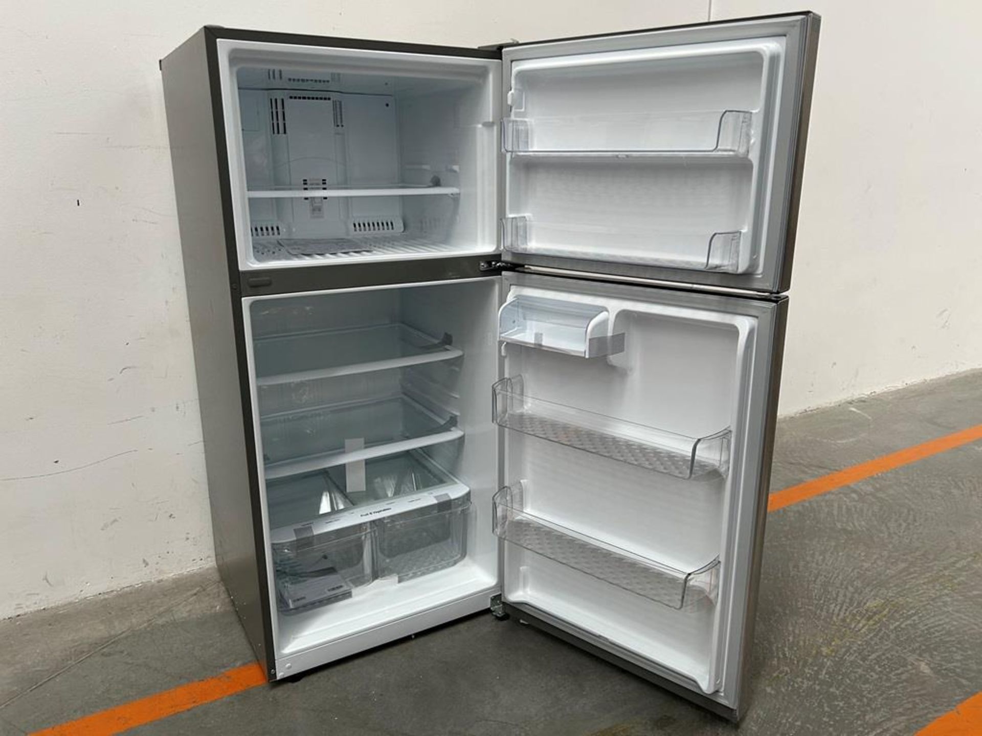 (NUEVO) Refrigerador Marca LG, Modelo LT57BPSX, Serie 1X171, Color GRIS - Image 4 of 12