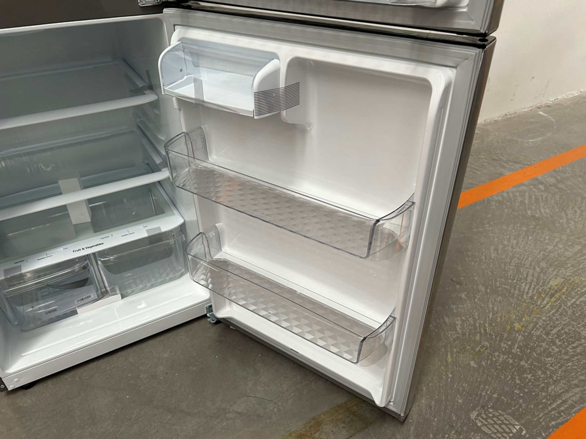 (NUEVO) Refrigerador Marca LG, Modelo LT57BPSX, Serie 29679, Color GRIS - Image 8 of 11