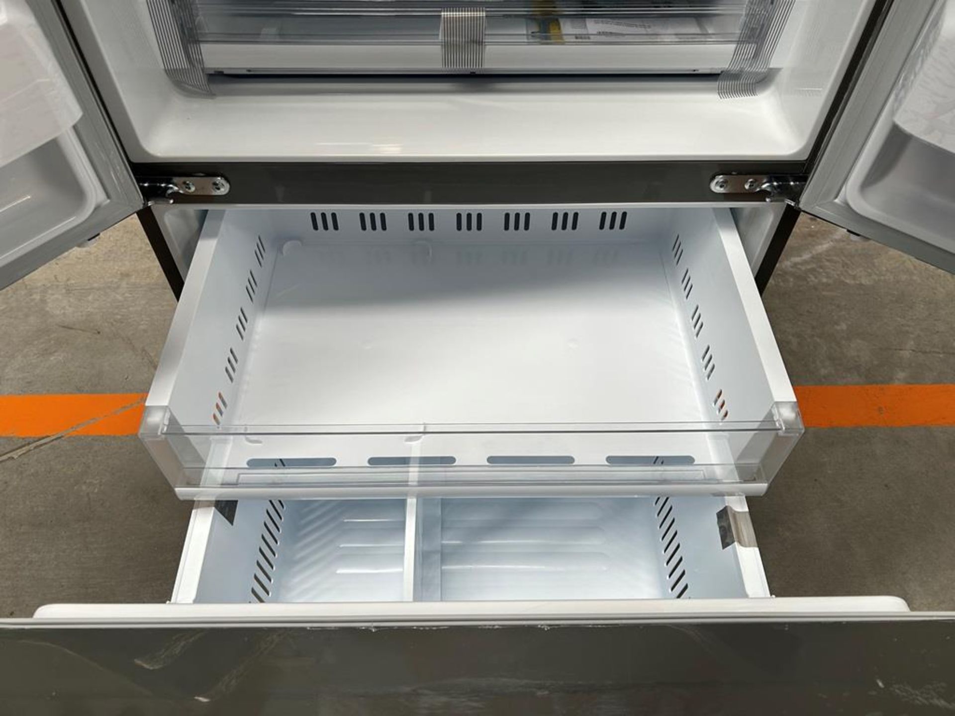 (NUEVO) Refrigerador Marca LG, Modelo GM65BGSK, Serie K30068, Color GRIS - Image 8 of 11