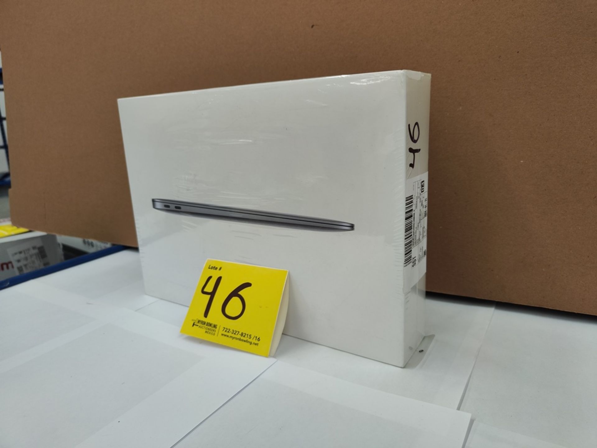 (NUEVO) Laptop Marca APPLE, Modelo MACBOOK AIR de 13", Serie HXJLW2SZ1WFV, 256 GB de Almacenamiento