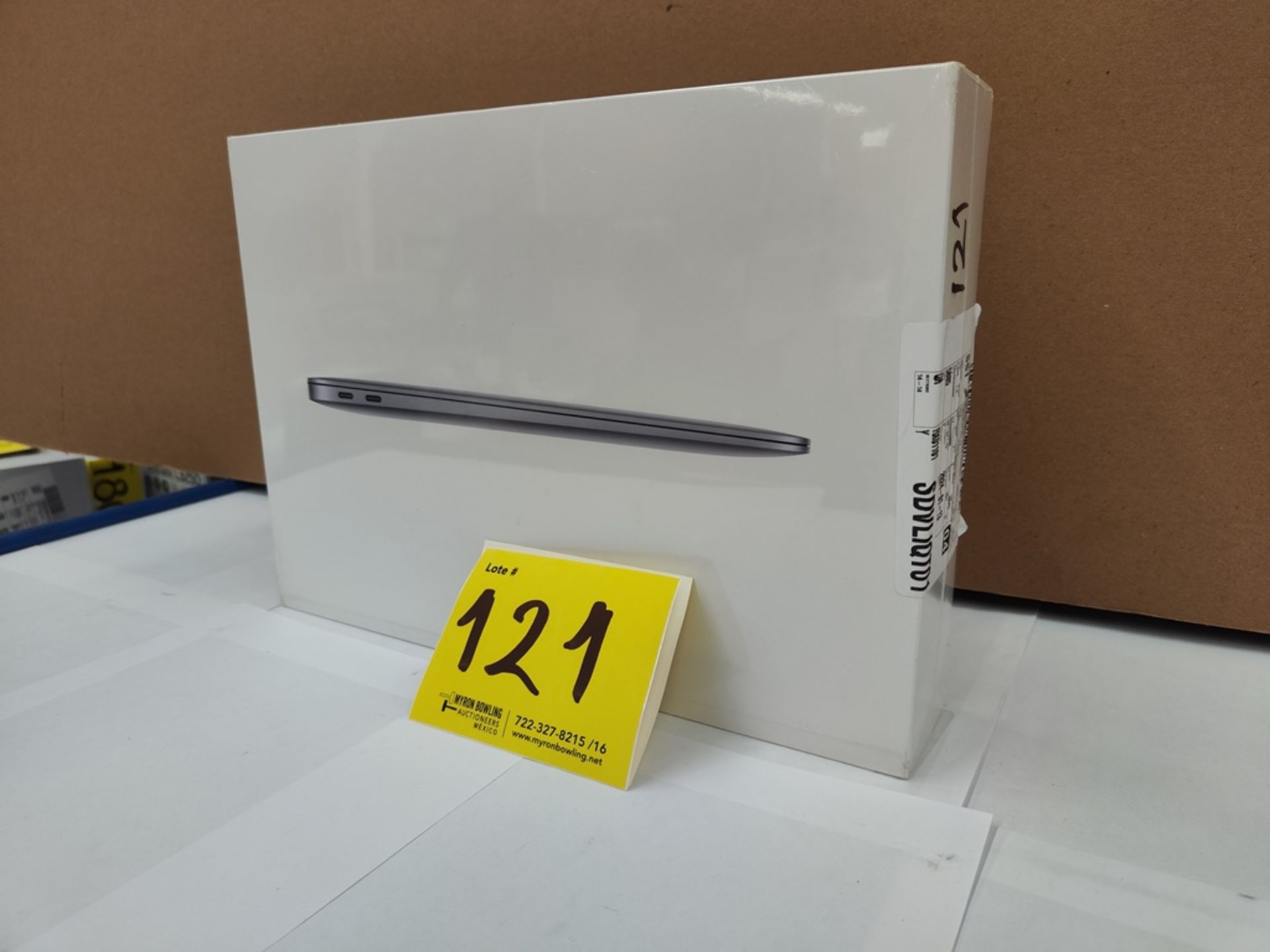 (NUEVO) Laptop Marca APPLE, Modelo MACBOOK AIR de 13", Serie HXJM175E1WFV, 256 GB de Almacenamiento - Image 2 of 7
