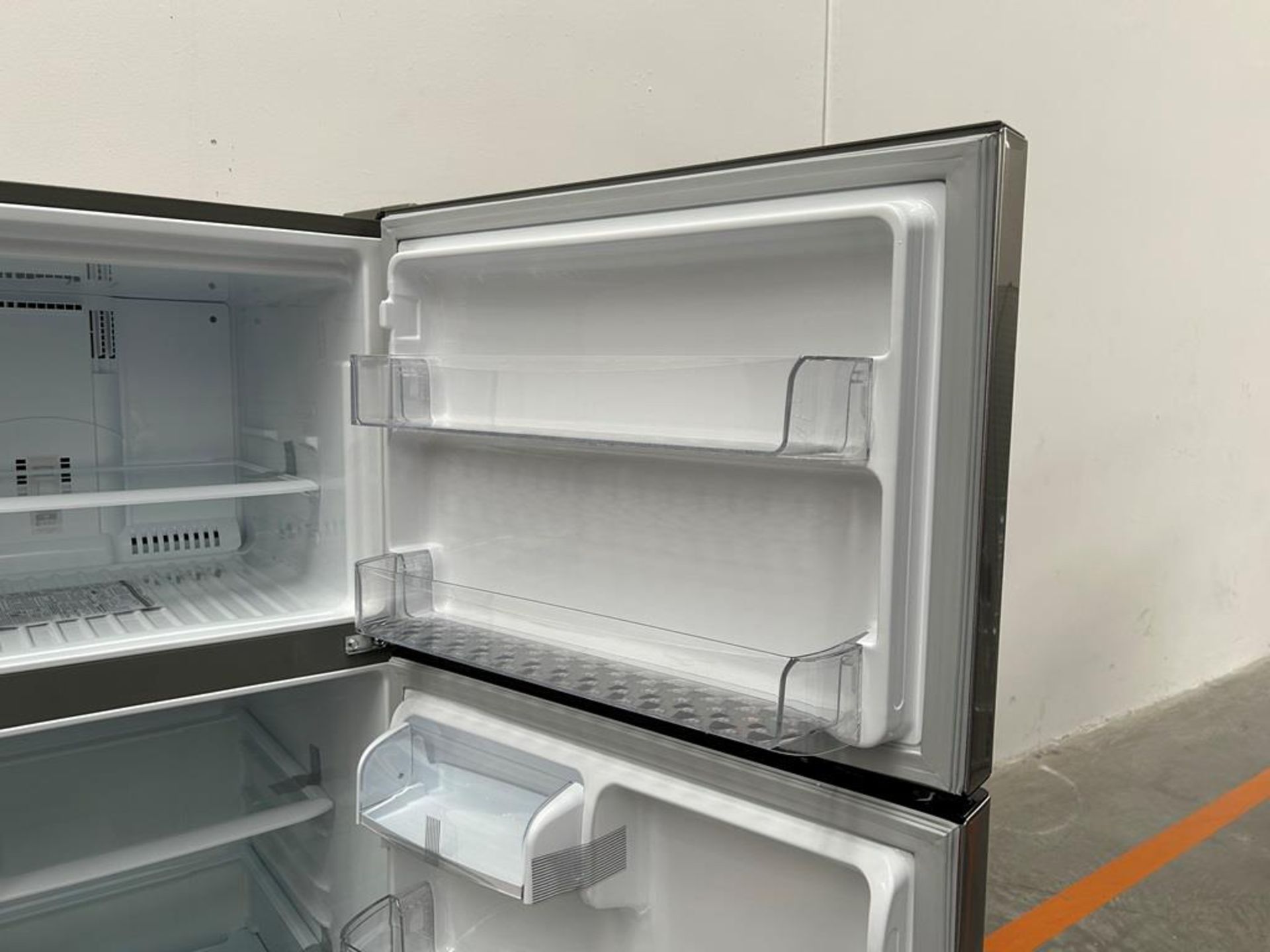 (NUEVO) Refrigerador Marca LG, Modelo LT57BPSX, Serie D1X339, Color GRIS - Image 8 of 11