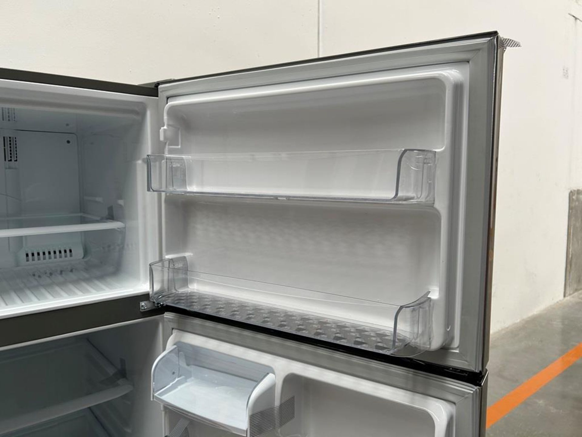 (NUEVO) Refrigerador Marca LG, Modelo LT57BPSX, Serie 1U863, Color GRIS - Image 7 of 11