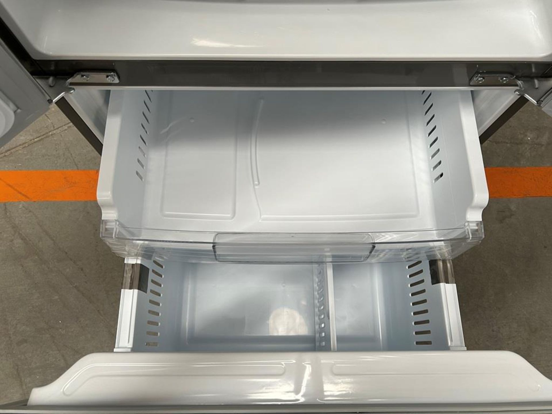 (NUEVO) Refrigerador Marca LG, Modelo GM22BIP, Serie 2C678, Color GRIS - Image 8 of 11