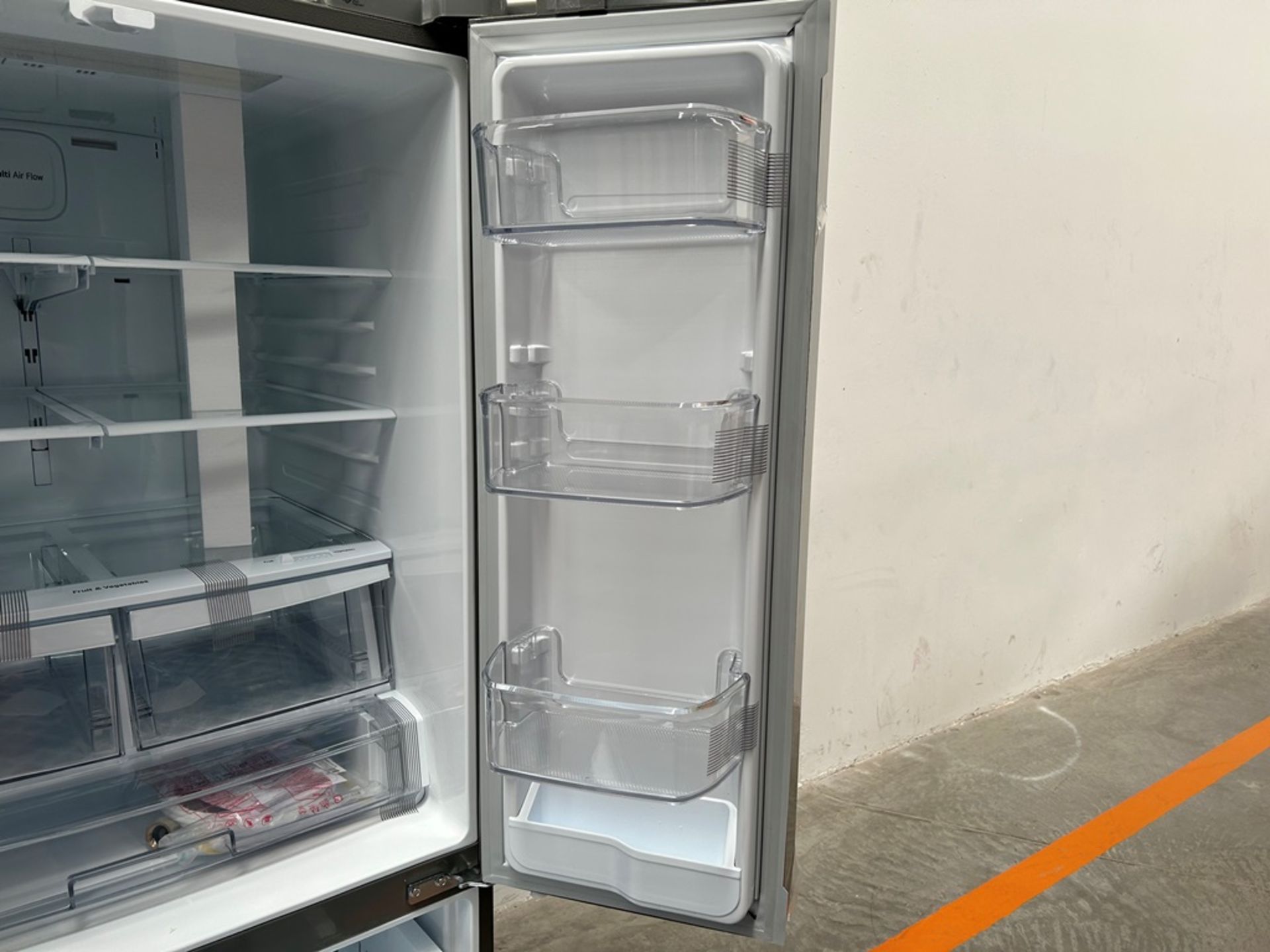 (NUEVO) Refrigerador con dispensador de agua Marca LG, Modelo GM22SGPK, Serie 28061, Color GRIS - Image 7 of 11