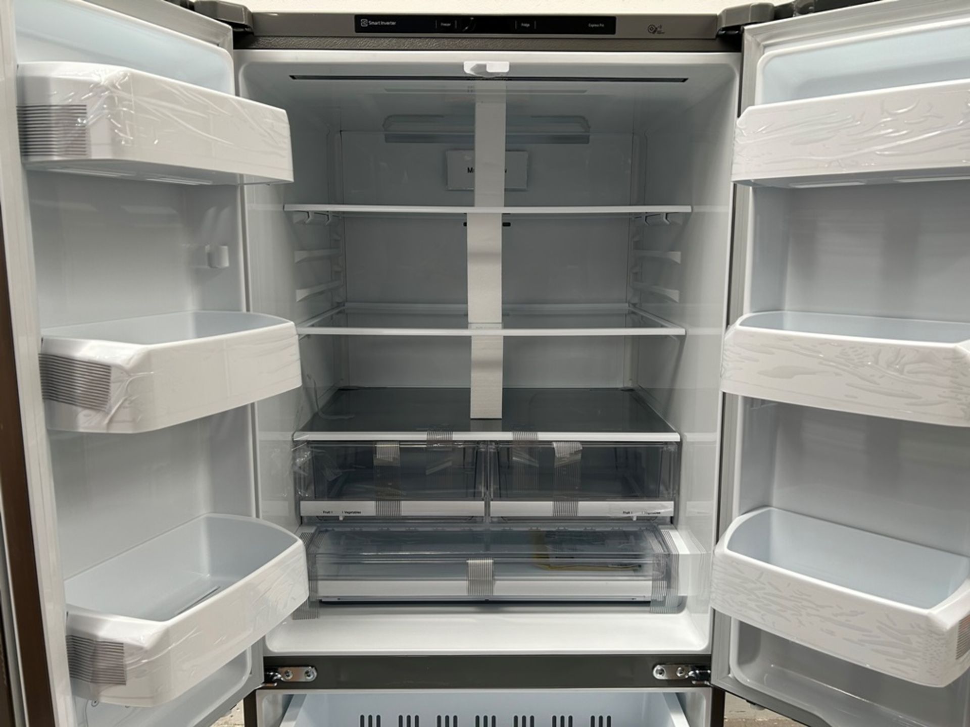 (NUEVO) Refrigerador Marca LG, Modelo GM65BGSK, Serie A30018, Color GRIS - Image 5 of 11