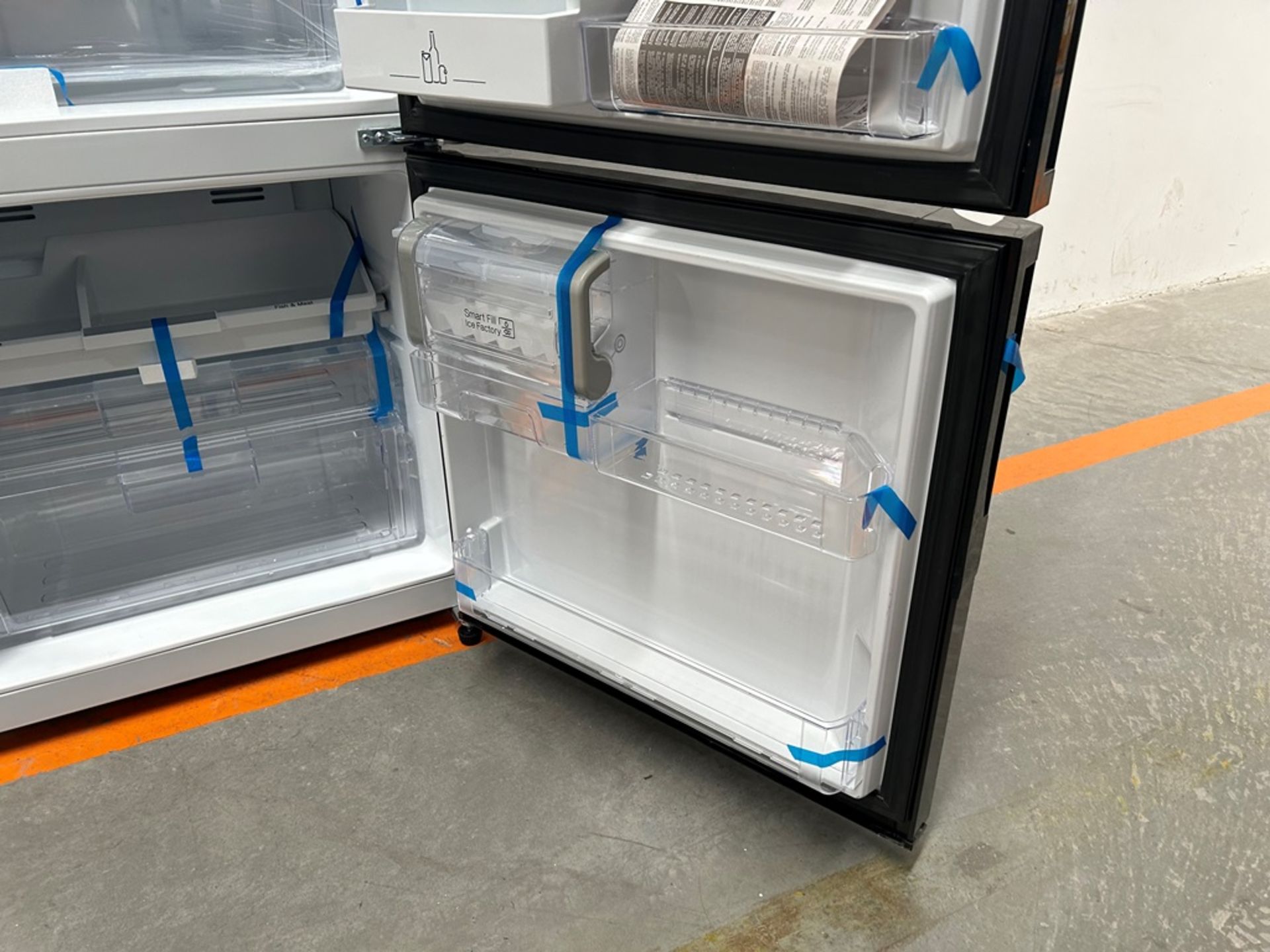 (NUEVO) Refrigerador con dispensador de agua Marca MABE, Modelo RMB520IJMRPB, Serie 14142, Color NE - Image 7 of 11