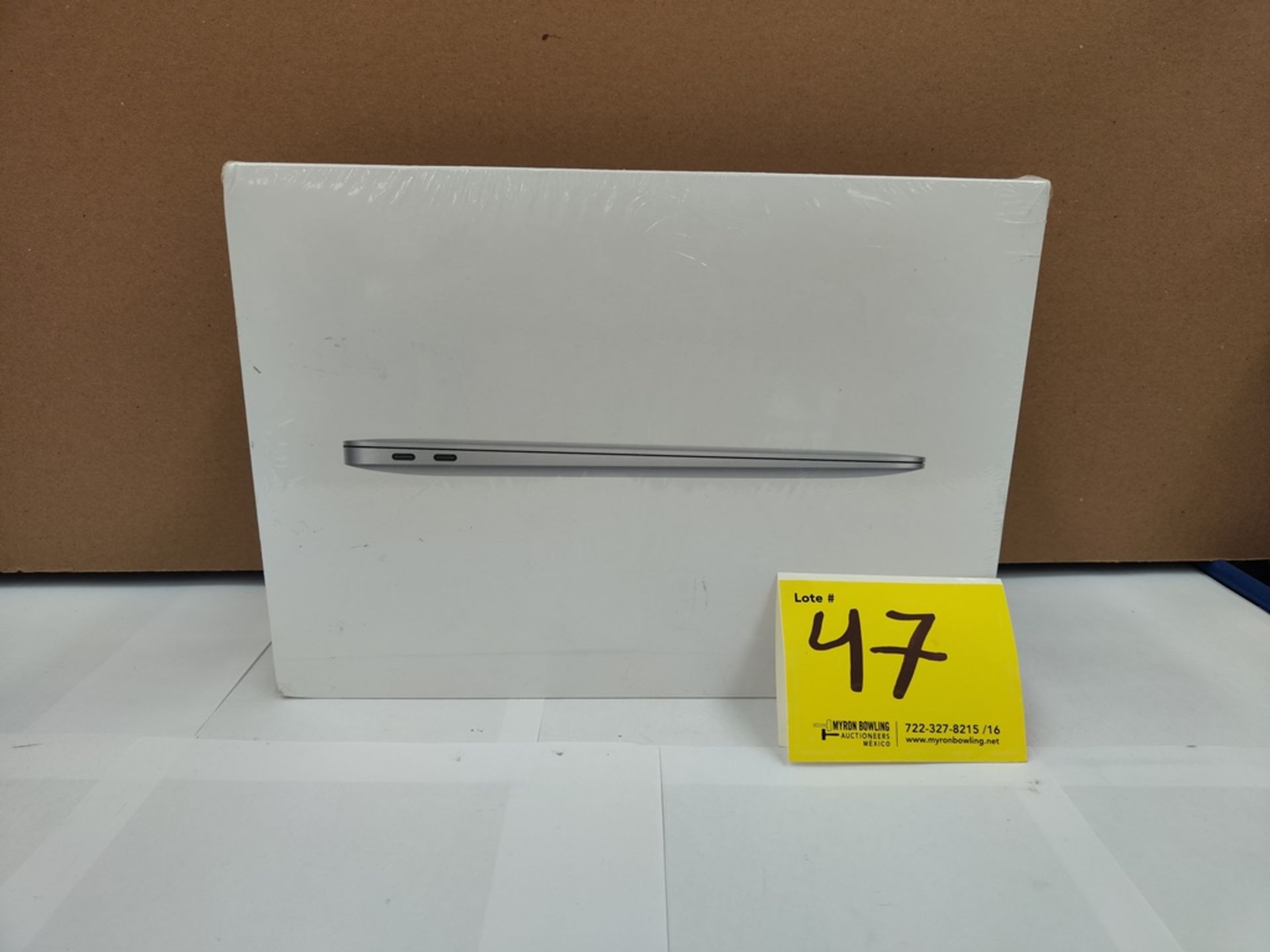 (NUEVO) Laptop Marca APPLE, Modelo MACBOOK AIR de 13", Serie FVFLT2MS1WFY, 256 GB de Almacenamiento