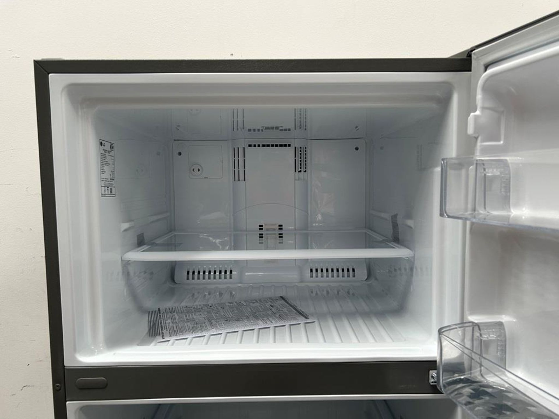 (NUEVO) Refrigerador Marca LG, Modelo LT57BPSX, Serie 1Q440, Color GRIS - Image 5 of 11