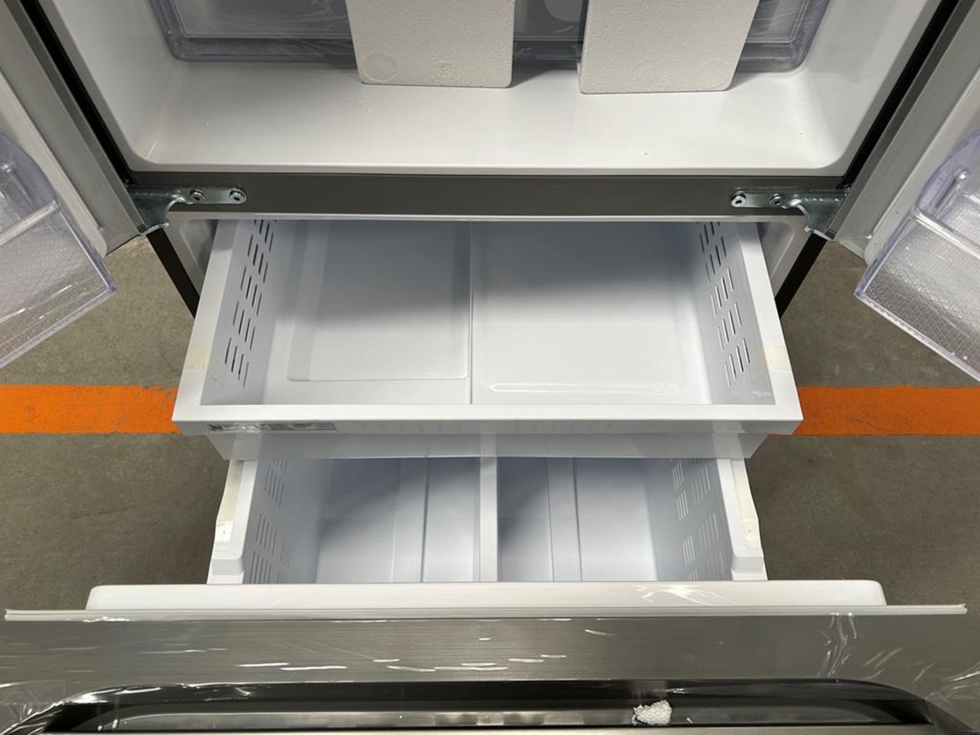 (NUEVO) Refrigerador Marca SAMSUNG, Modelo RF22A4010S9, Serie 0095X, Color GRIS - Image 8 of 11