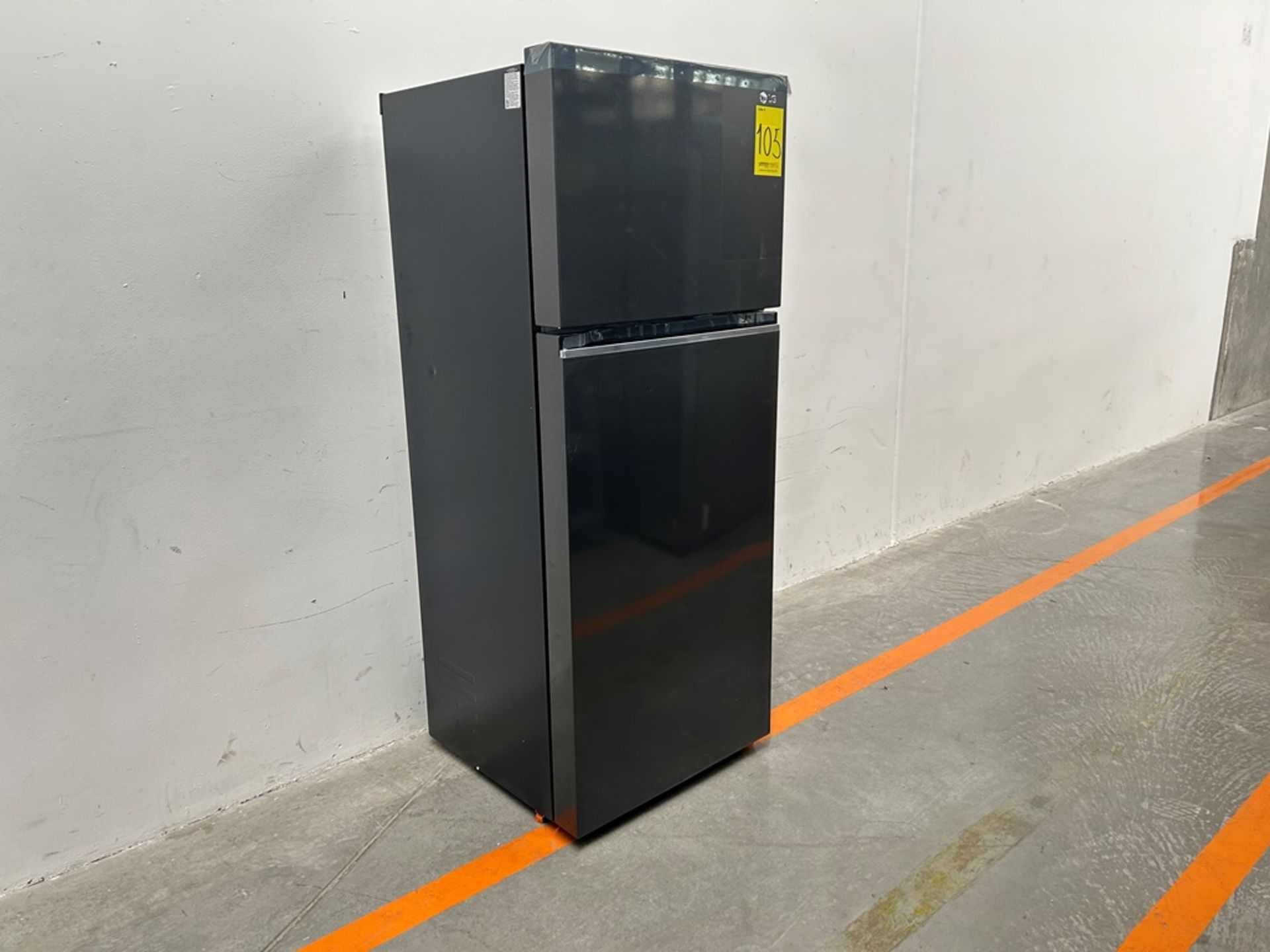 (NUEVO) Refrigerador Marca LG, Modelo VT40BT, Serie 34895, Color NEGRO - Image 3 of 11